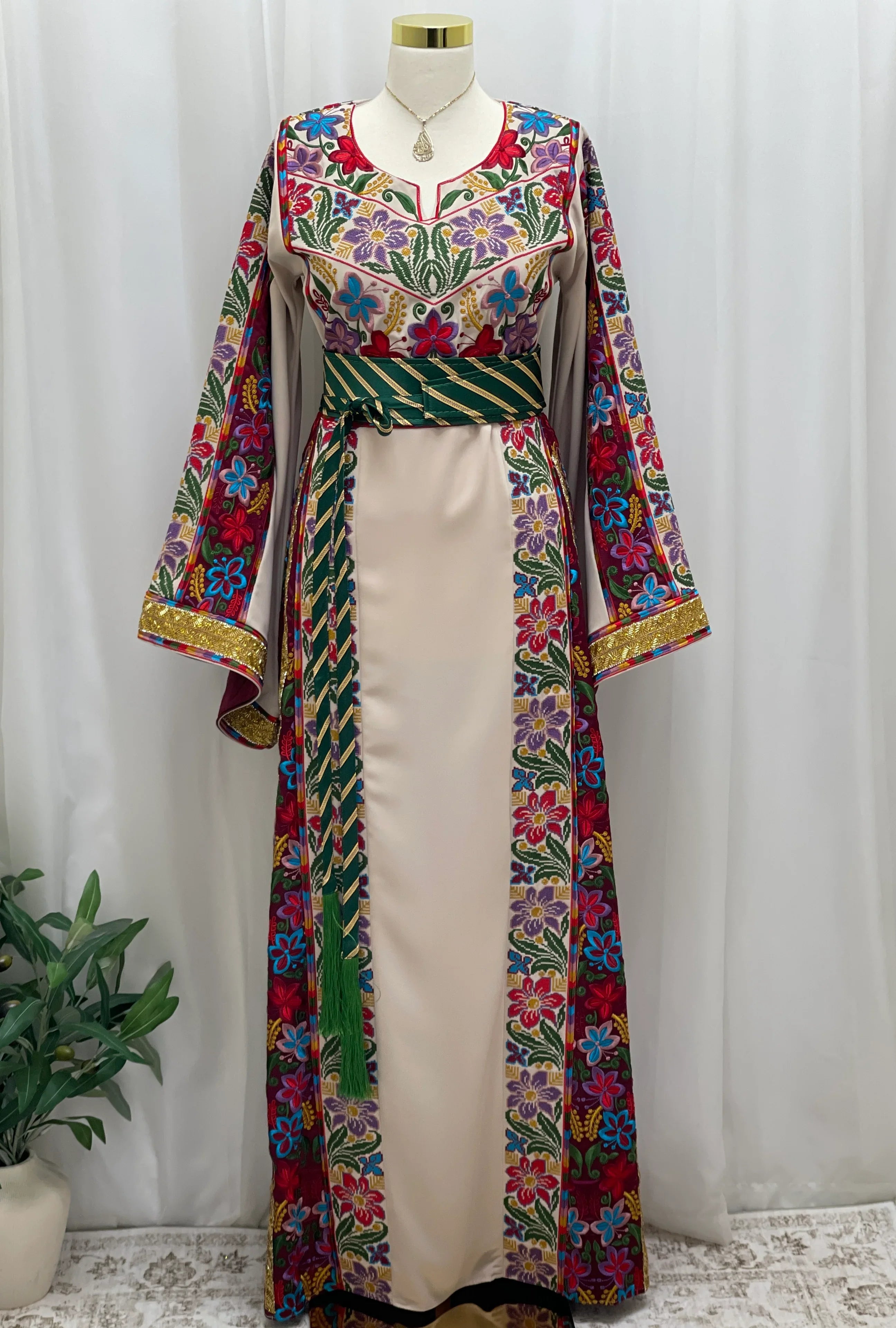 Nool Heritage Embroidered Thobe