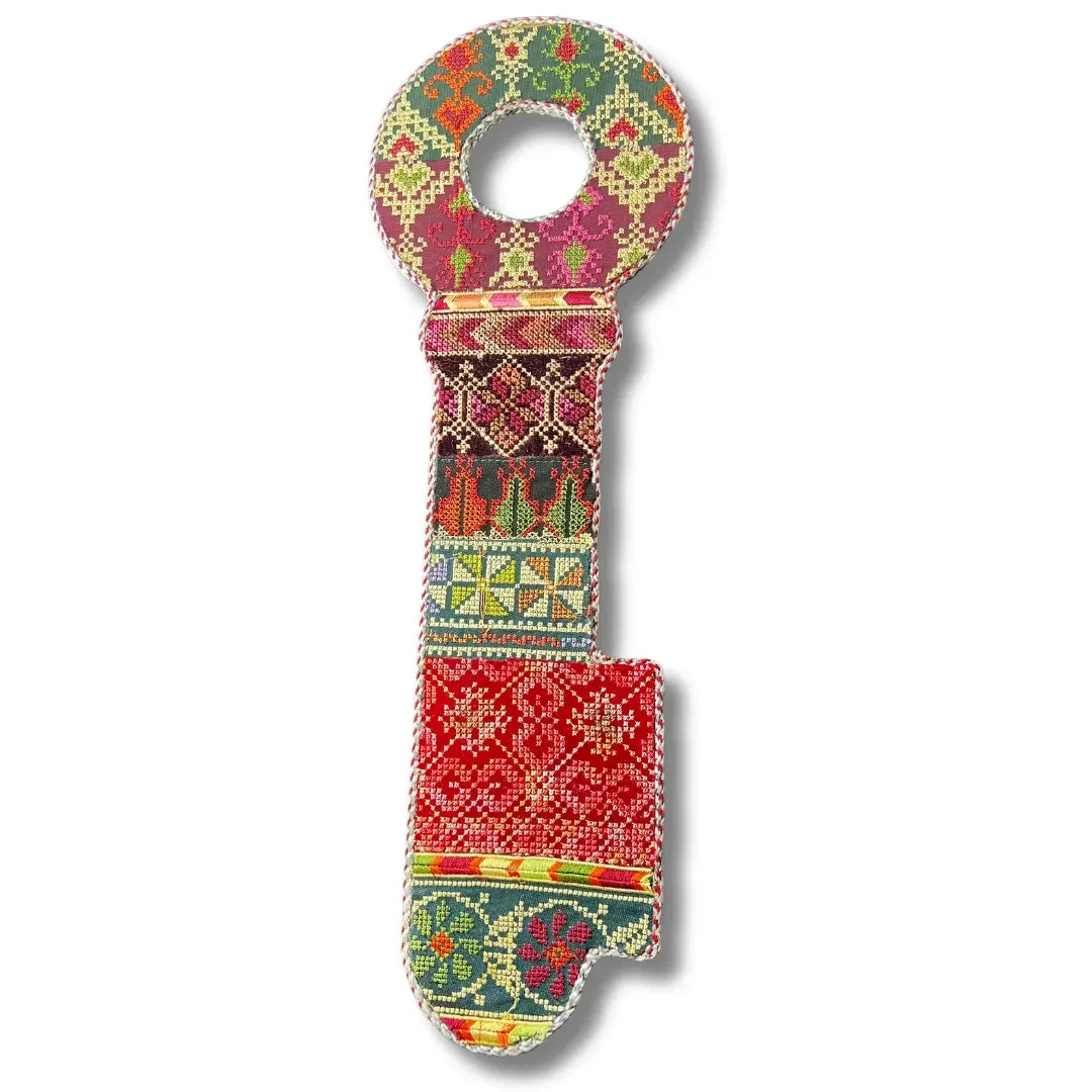 Key-Shaped Tatreez Design Home Decor – High-Quality Cultural Elegance Palestinian Elegance