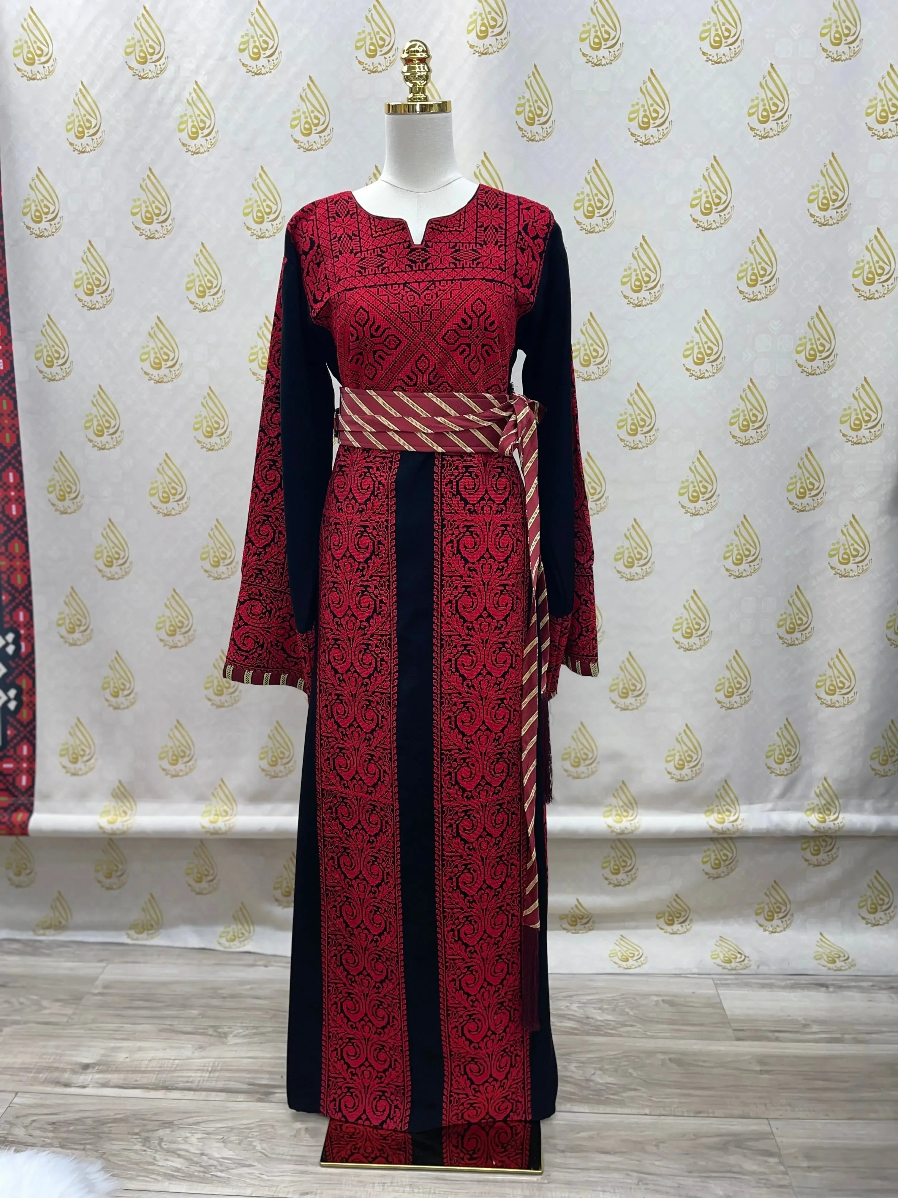 Traditional Thoub with Siti Embroidery: Expert Craftsmanship and Cultural Elegance Palestinian Elegance
