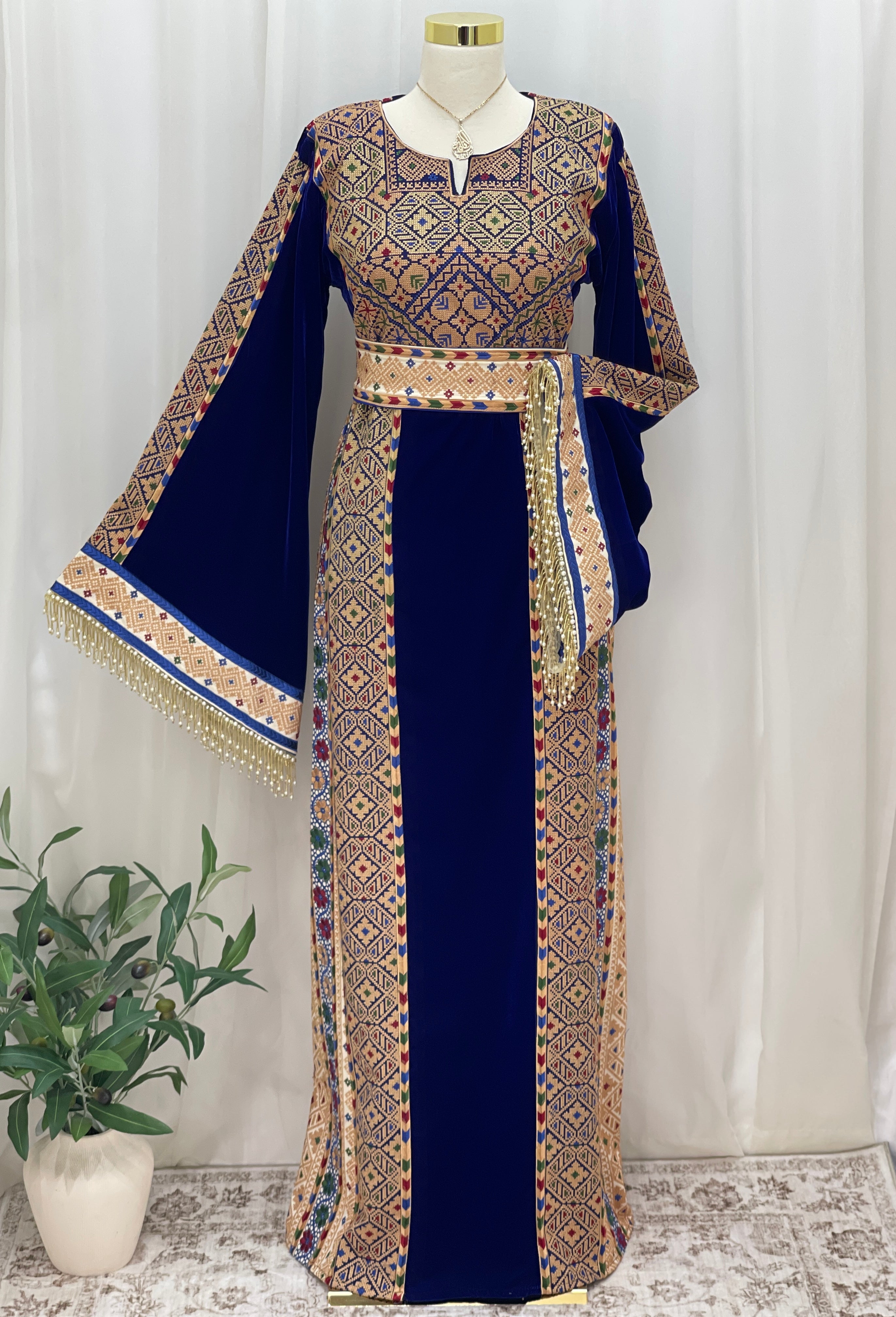 Velvet Embroidered Heritage Thobe – Timeless Heritage Style