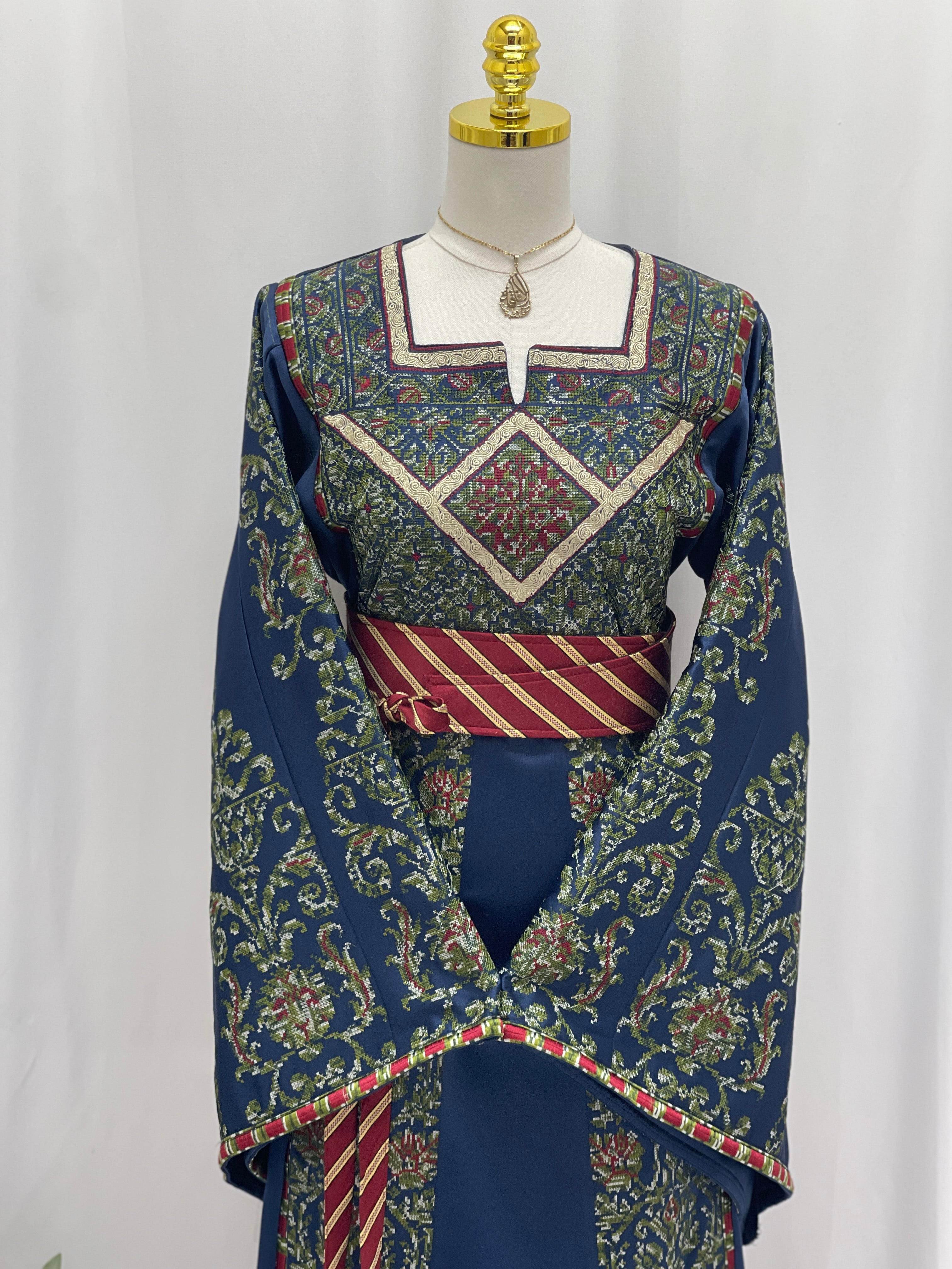Vintage Heritage Embroidered Thobe