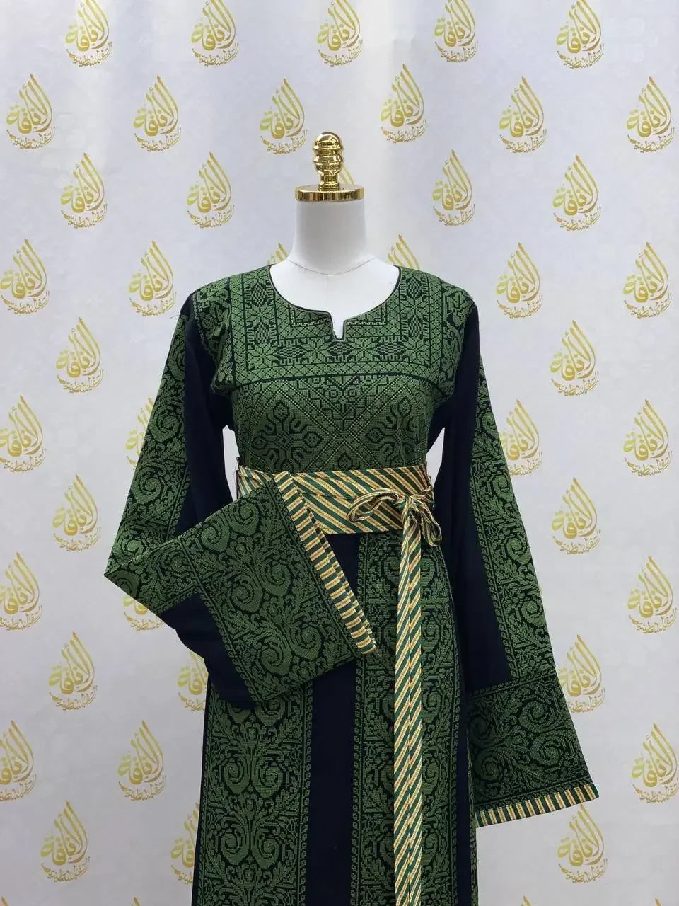 Traditional Thoub with Siti Embroidery: Expert Craftsmanship and Cultural Elegance Palestinian Elegance