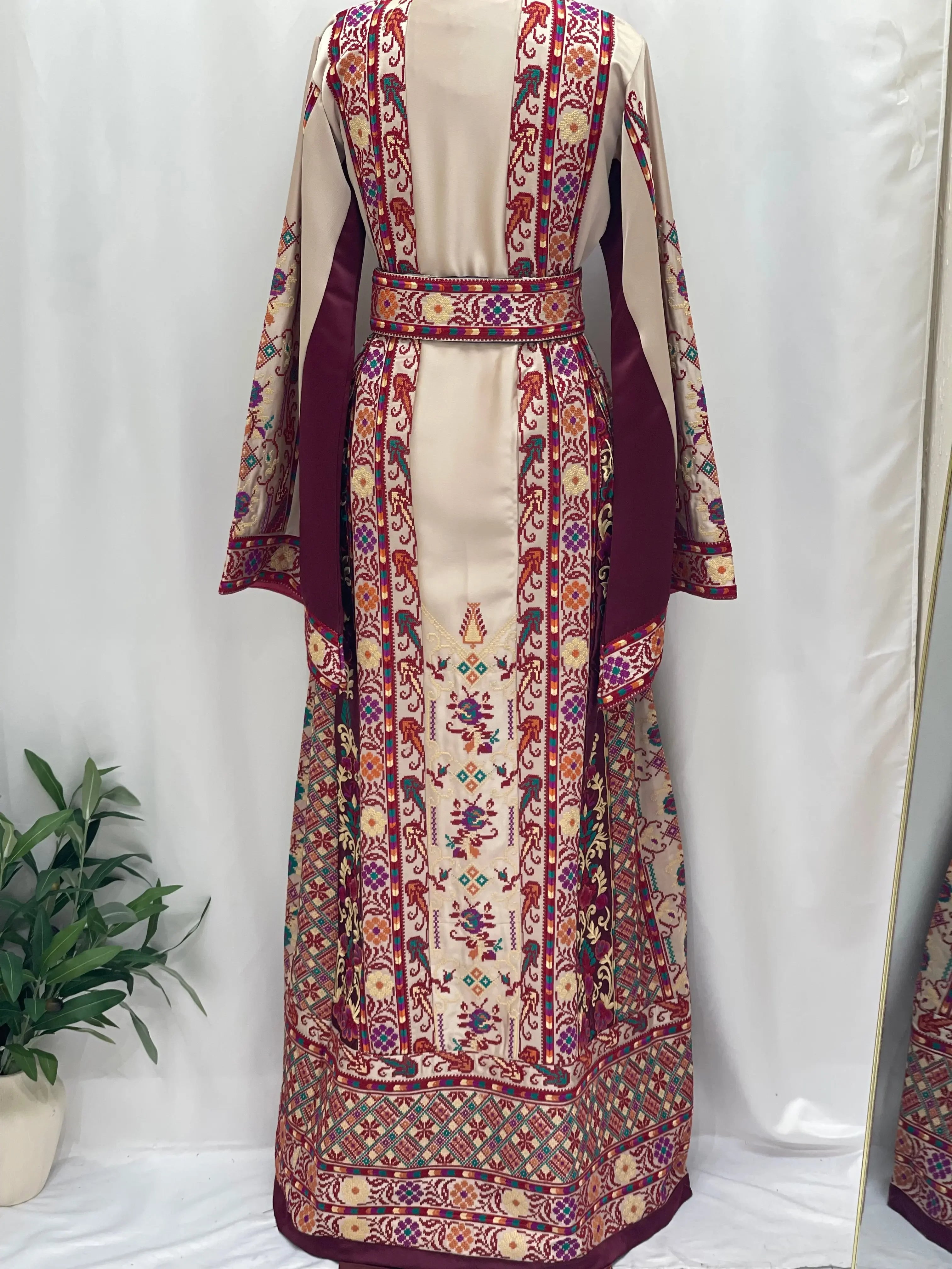 Opulent Elegance: New Luxury Embroidered Thoub Palestinian Elegance