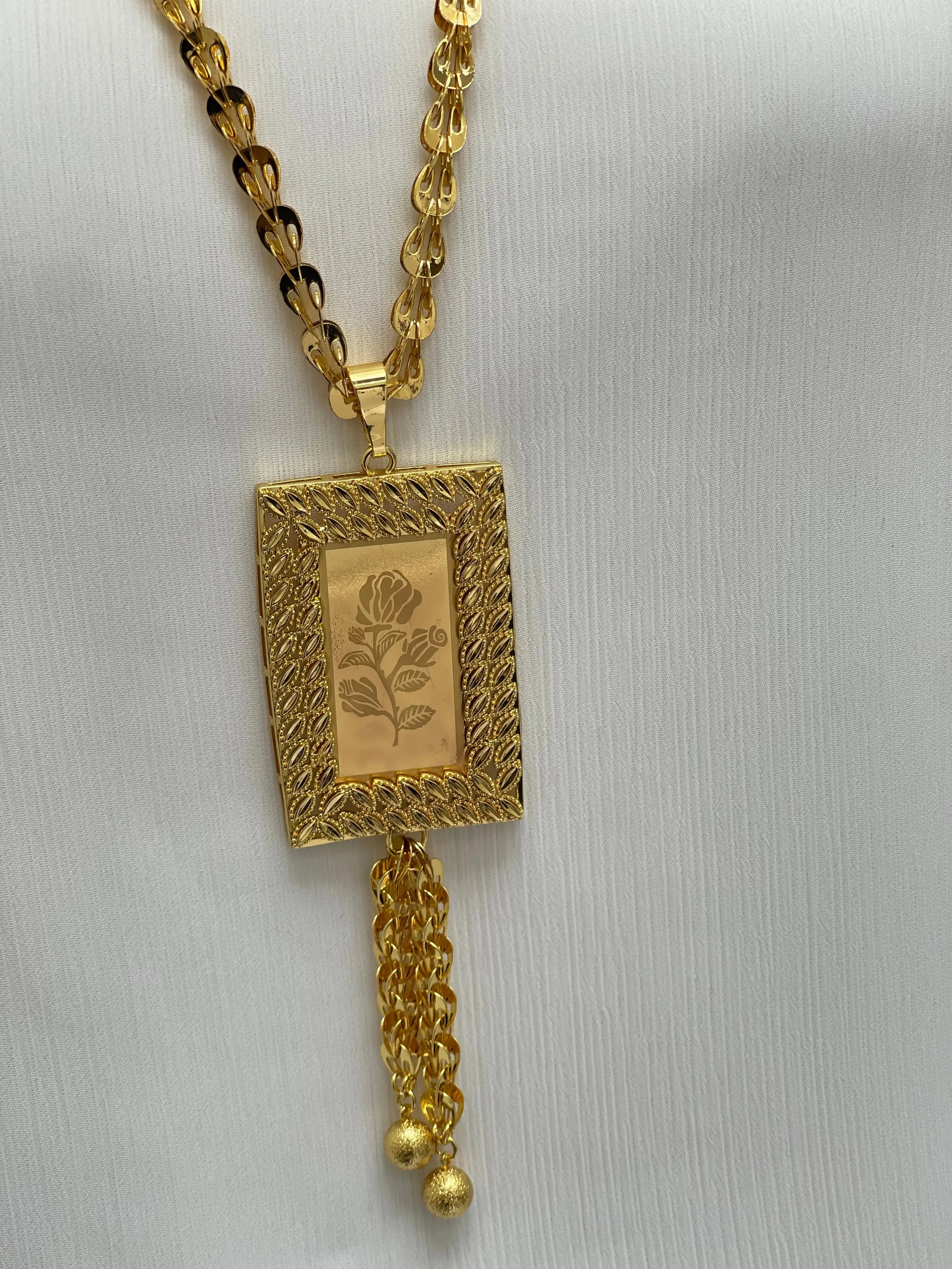 Elegance in Detail: An Ounce Of A Rose Fashion Jewelry Long Chain Palestinian Elegance