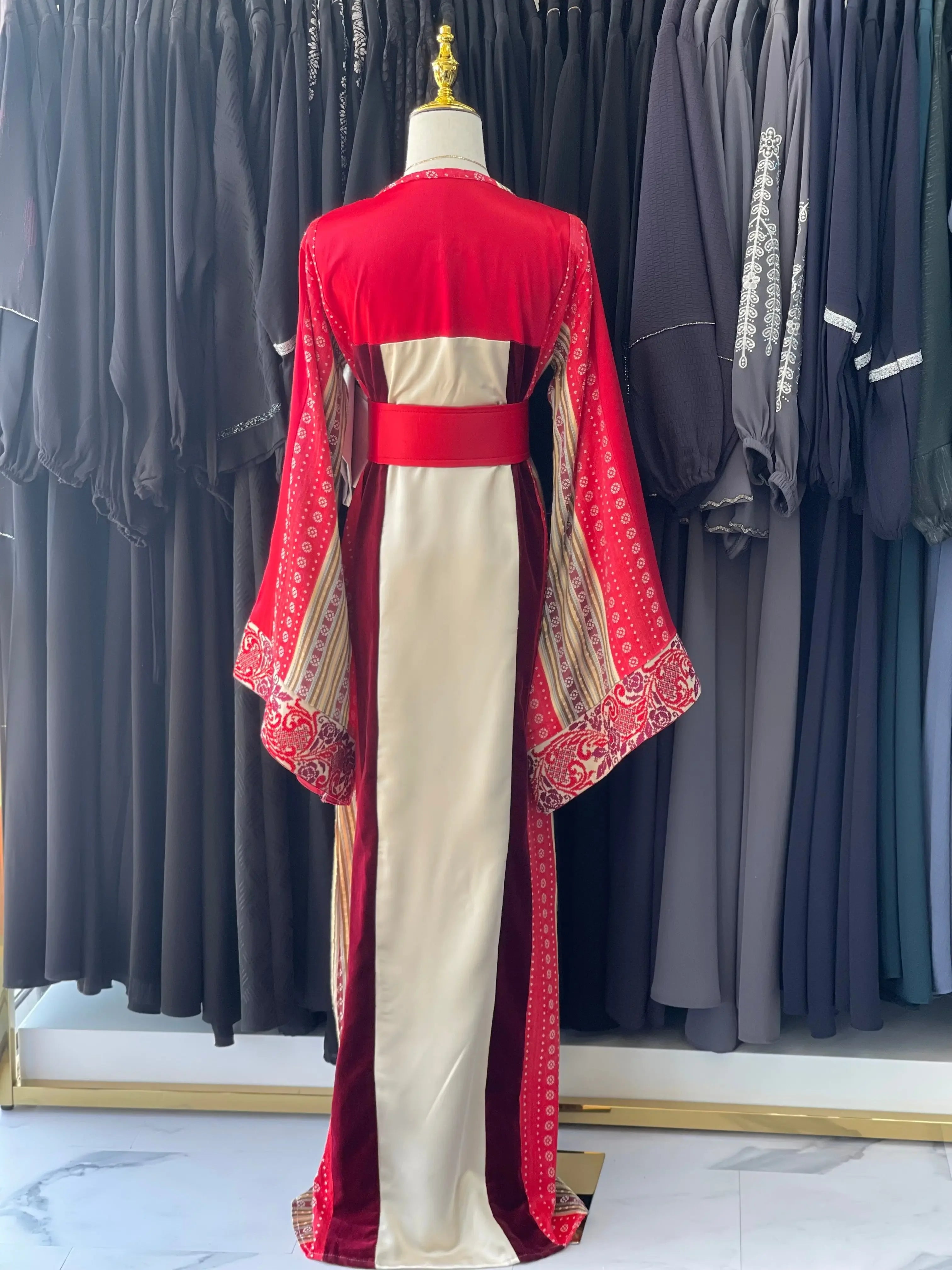 Luxurious Thoub with Saya, Velvet, Safa, and Satin Fabrics Palestinian Elegance