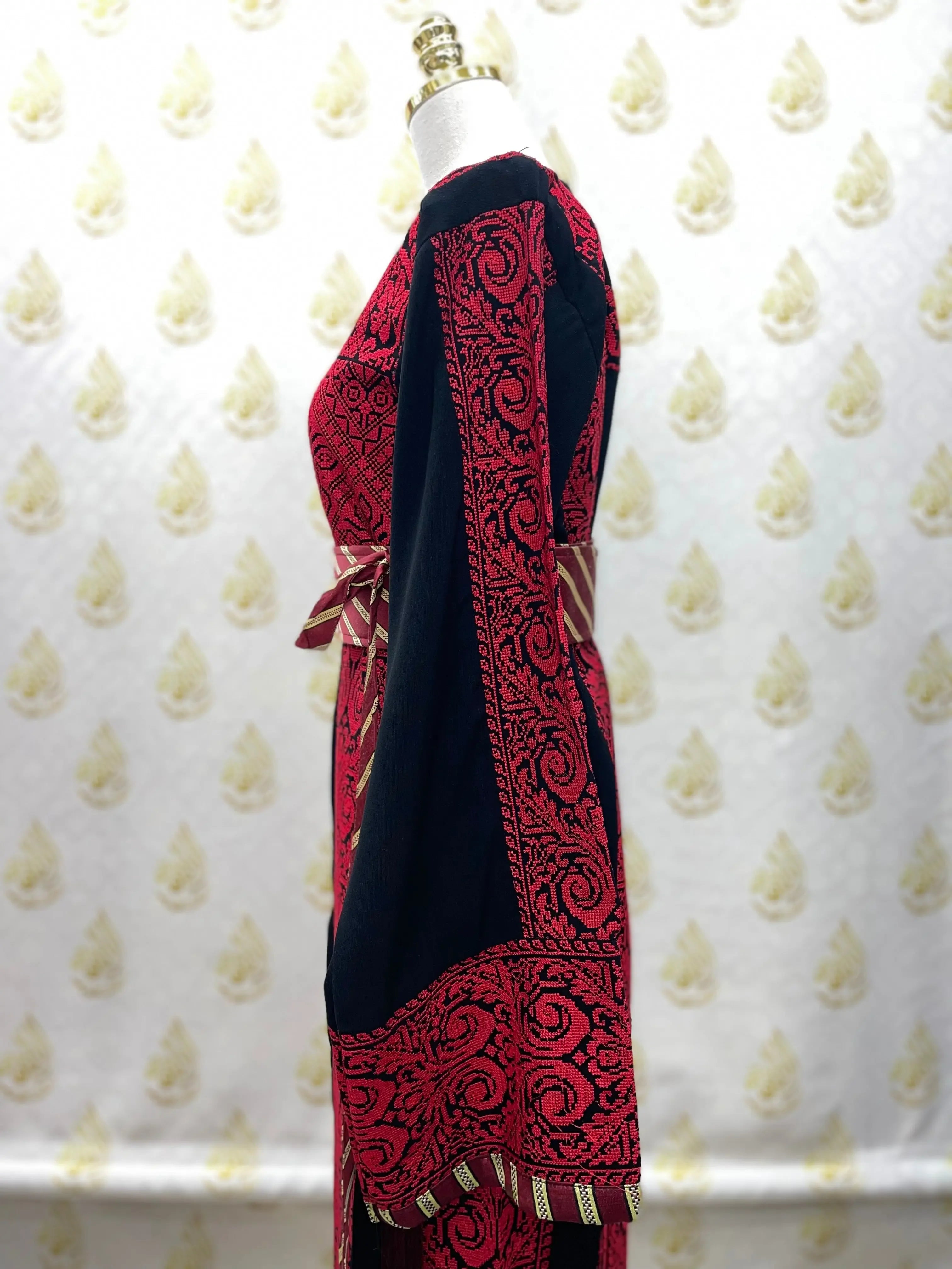 Traditional Thoub with Siti Embroidery: Expert Craftsmanship and Cultural Elegance Palestinian Elegance