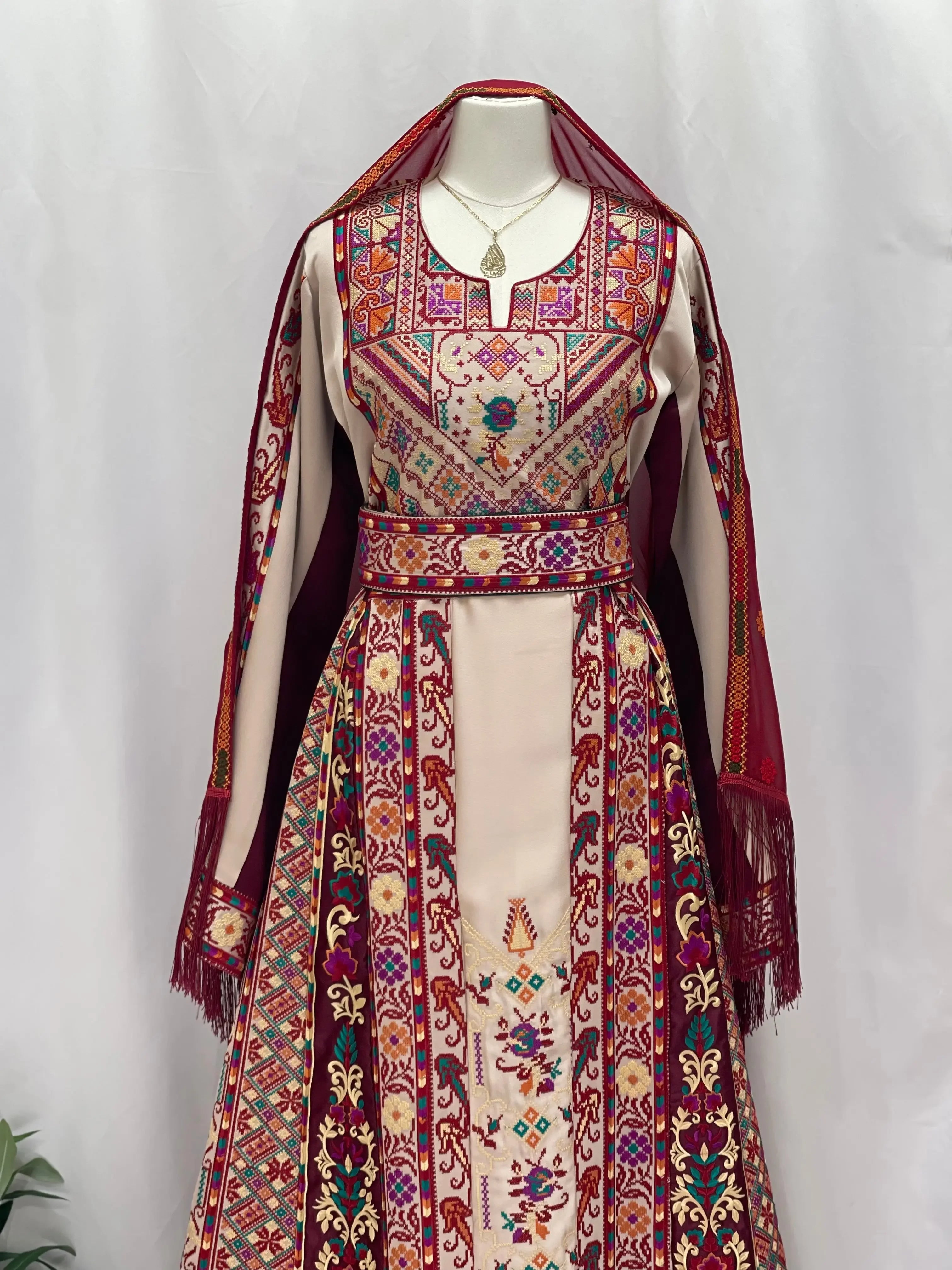 Opulent Elegance: New Luxury Embroidered Thoub Palestinian Elegance