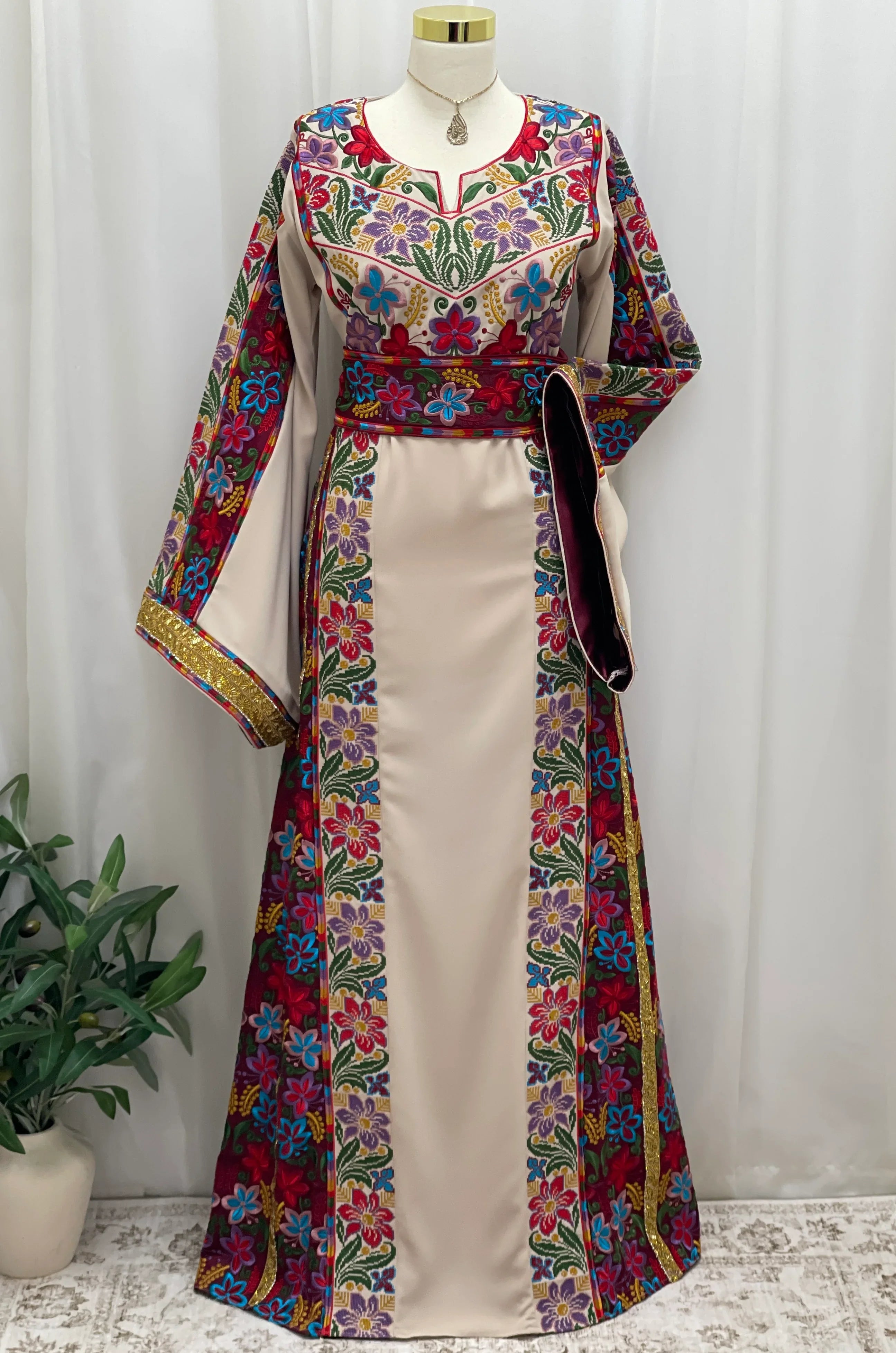 Nool Heritage Embroidered Thobe