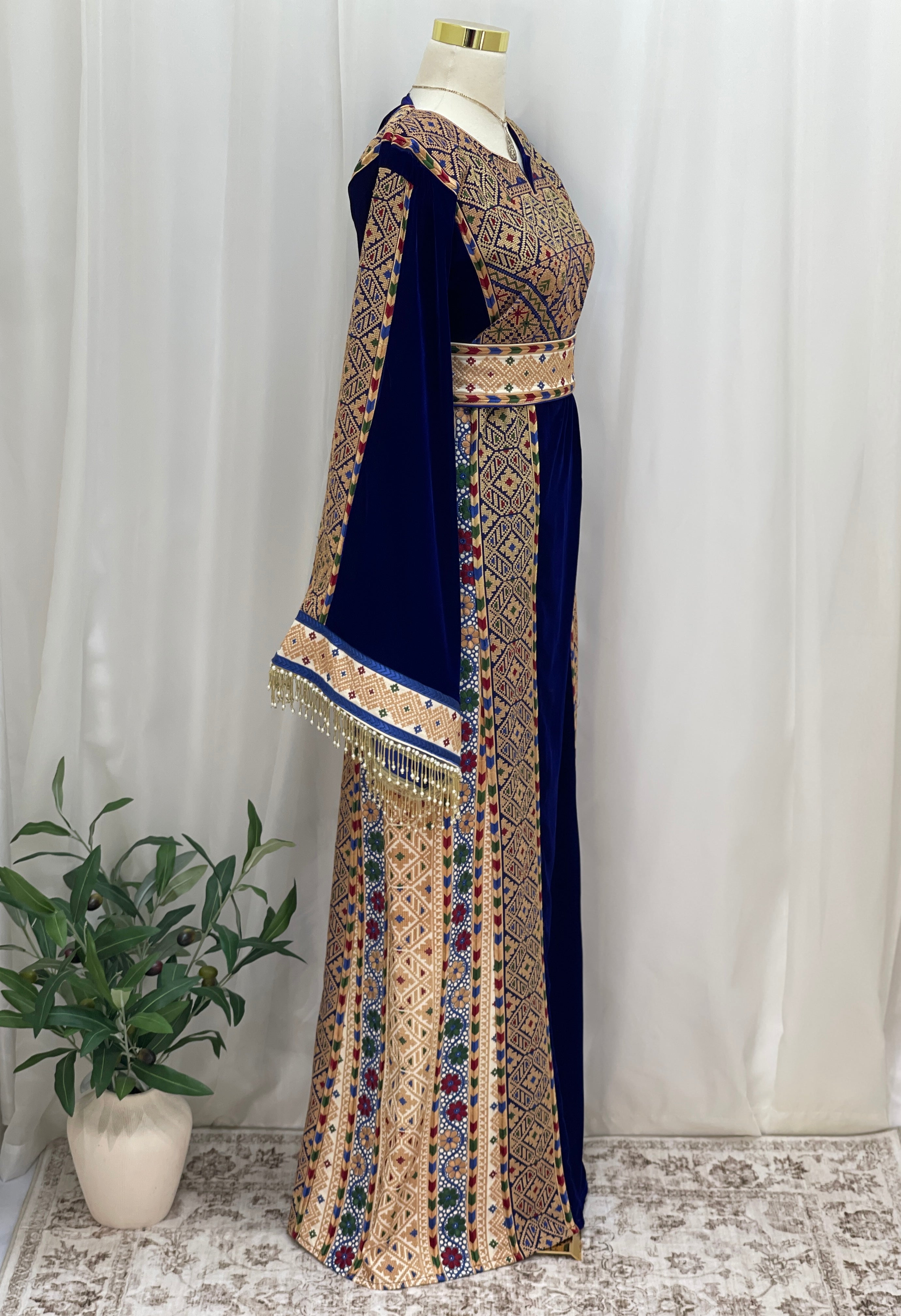 Velvet Embroidered Heritage Thobe – Timeless Heritage Style