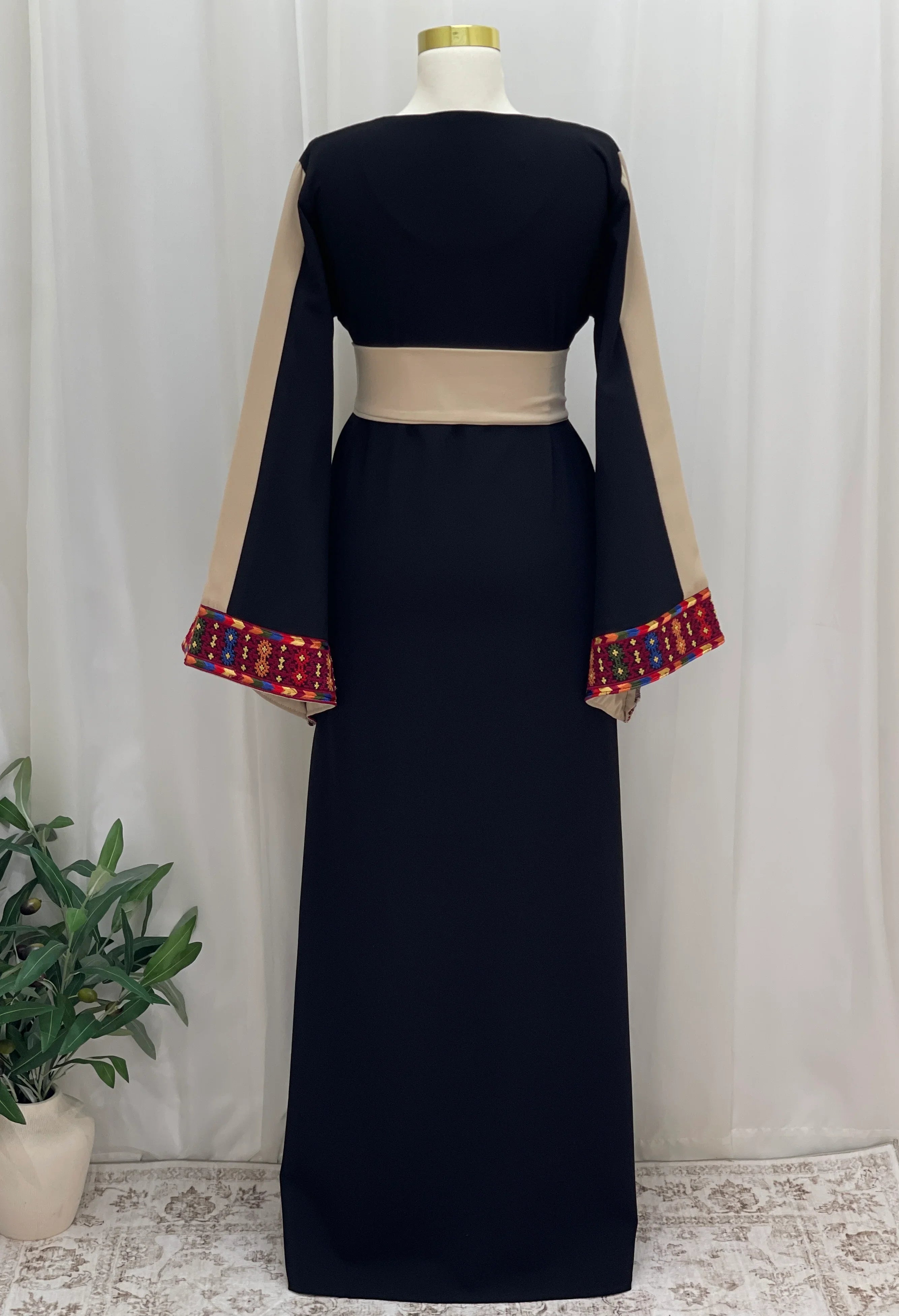 Sella Heritage Elegance Embroidered Thobe