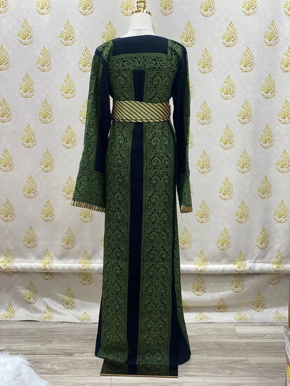 Traditional Thoub with Siti Embroidery: Expert Craftsmanship and Cultural Elegance Palestinian Elegance