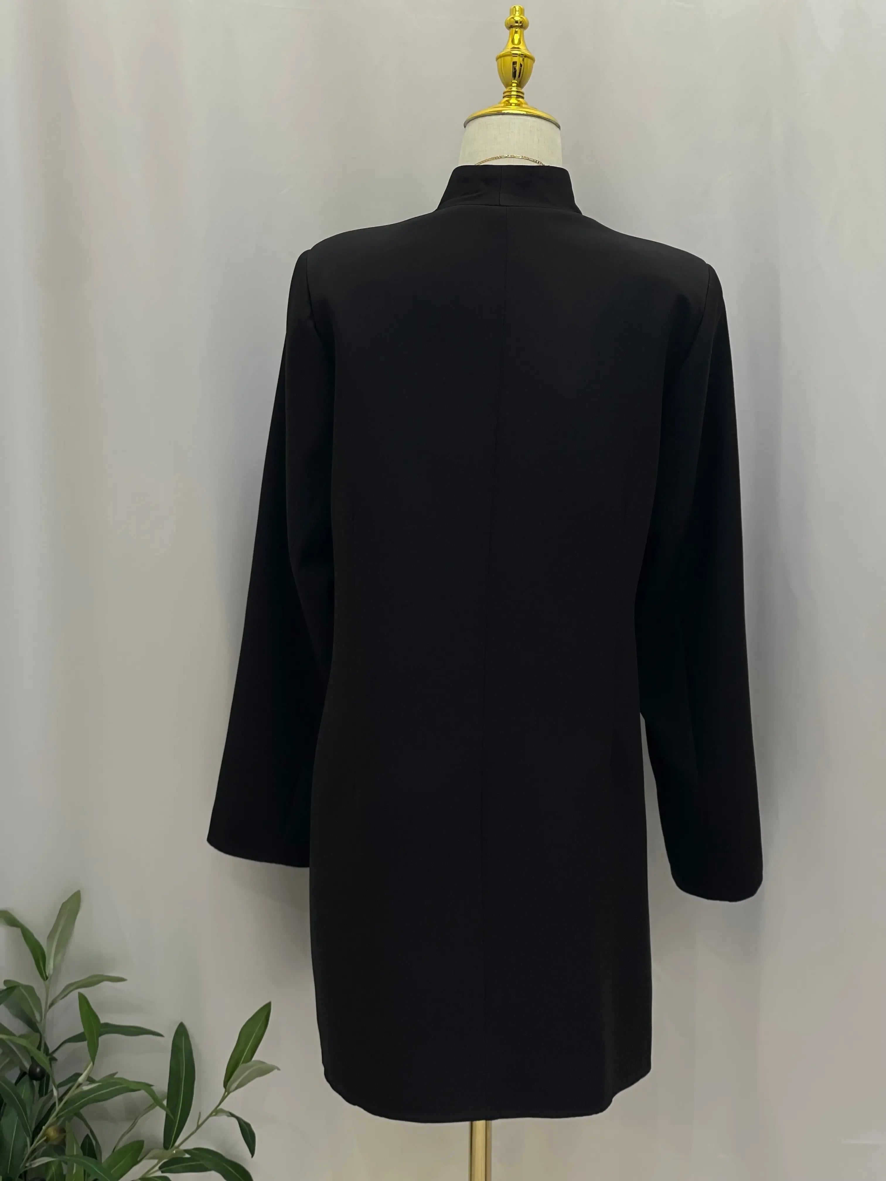 Sleek Sophistication: The Long Blazer Palestinian Elegance