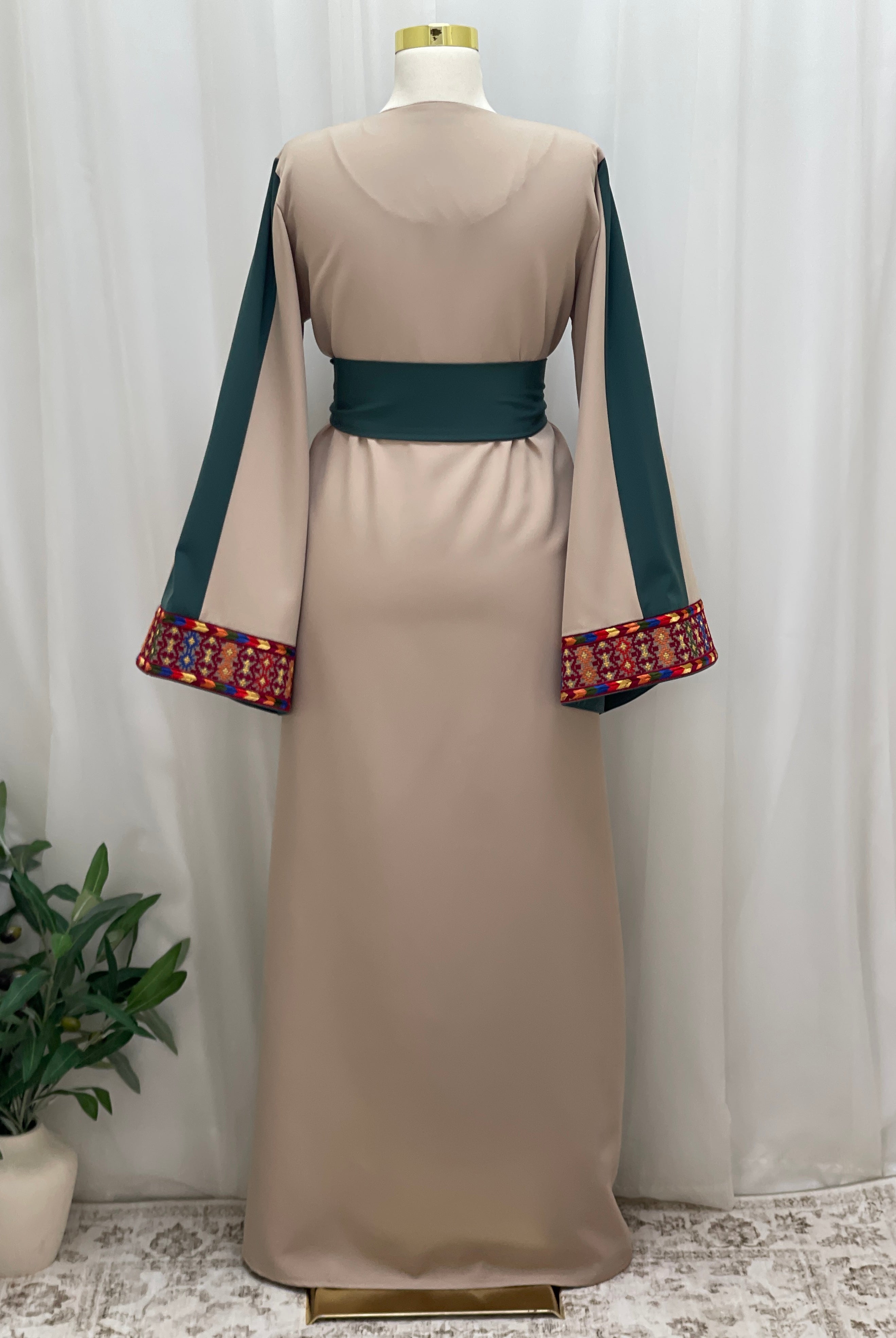 Sella Heritage Elegance Embroidered Thobe - Palestinian Elegance