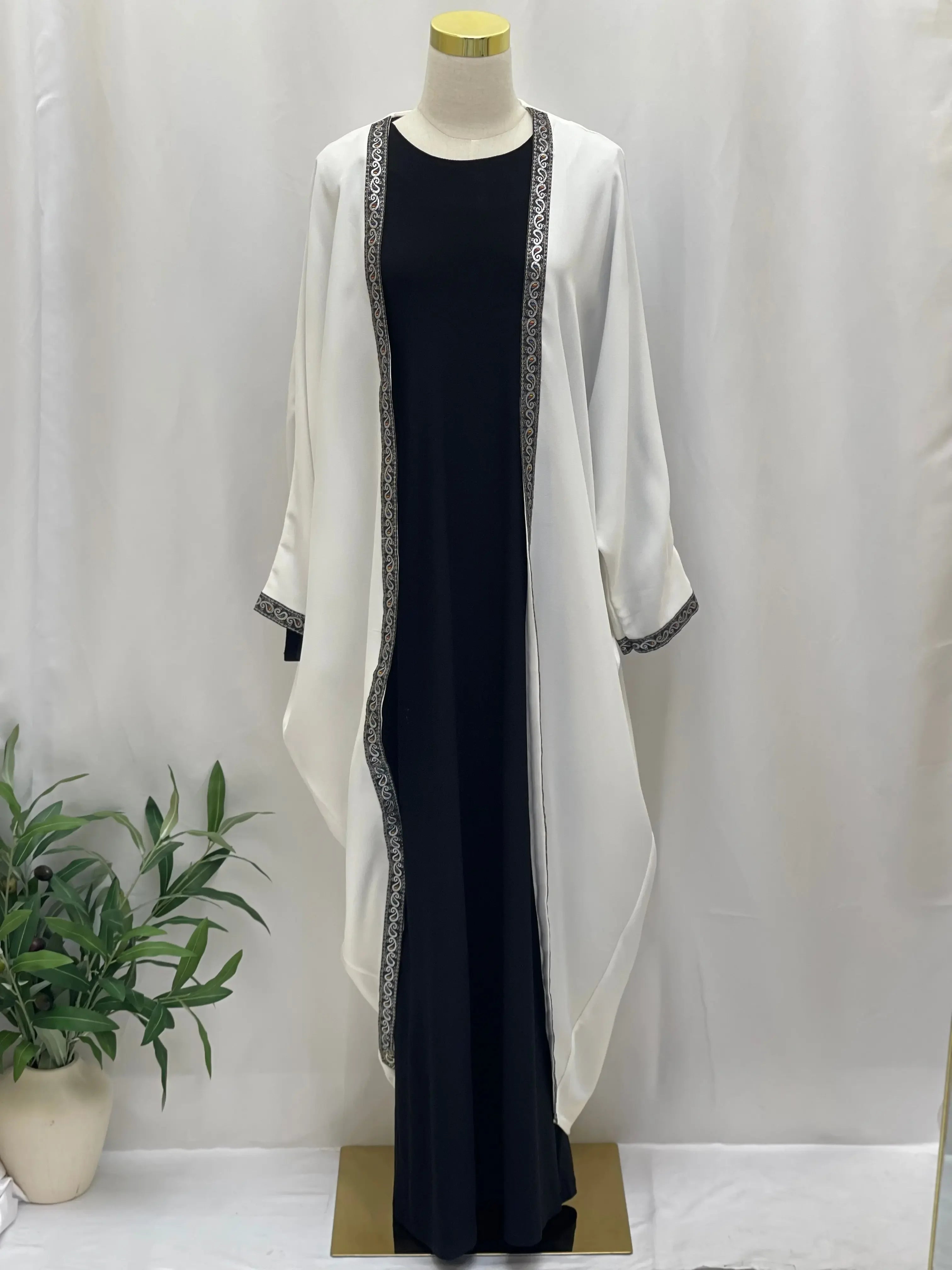 Versatile Elegance: Janna Cardigan Palestinian Elegance