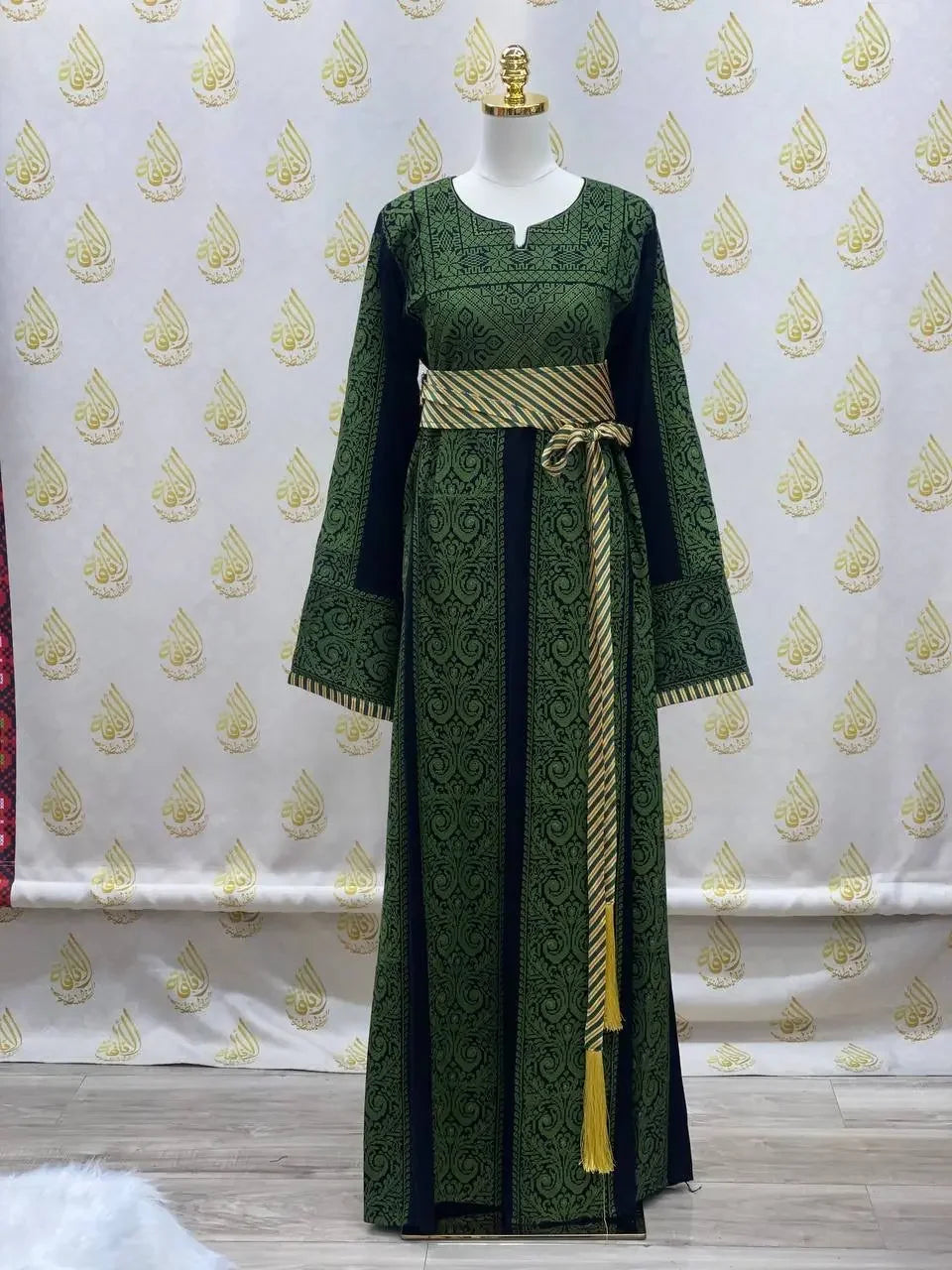 Traditional Thoub with Siti Embroidery: Expert Craftsmanship and Cultural Elegance Palestinian Elegance