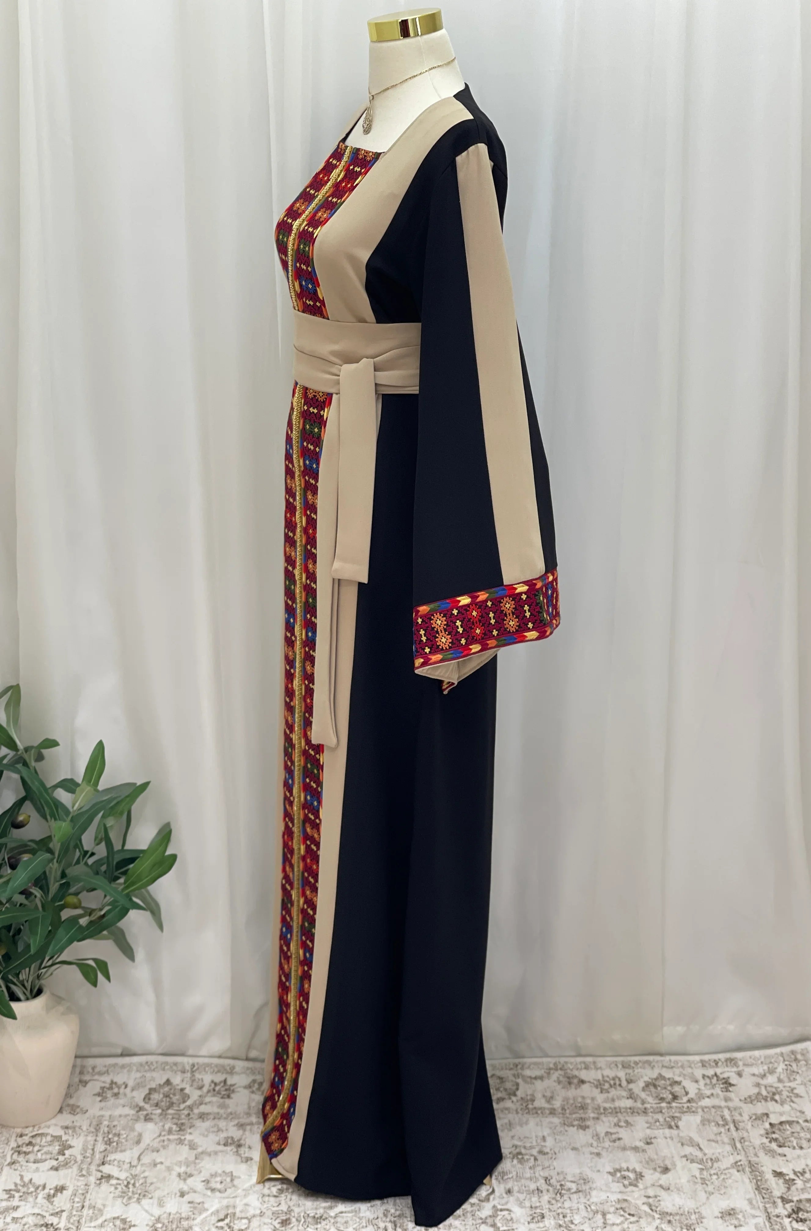 Sella Heritage Elegance Embroidered Thobe