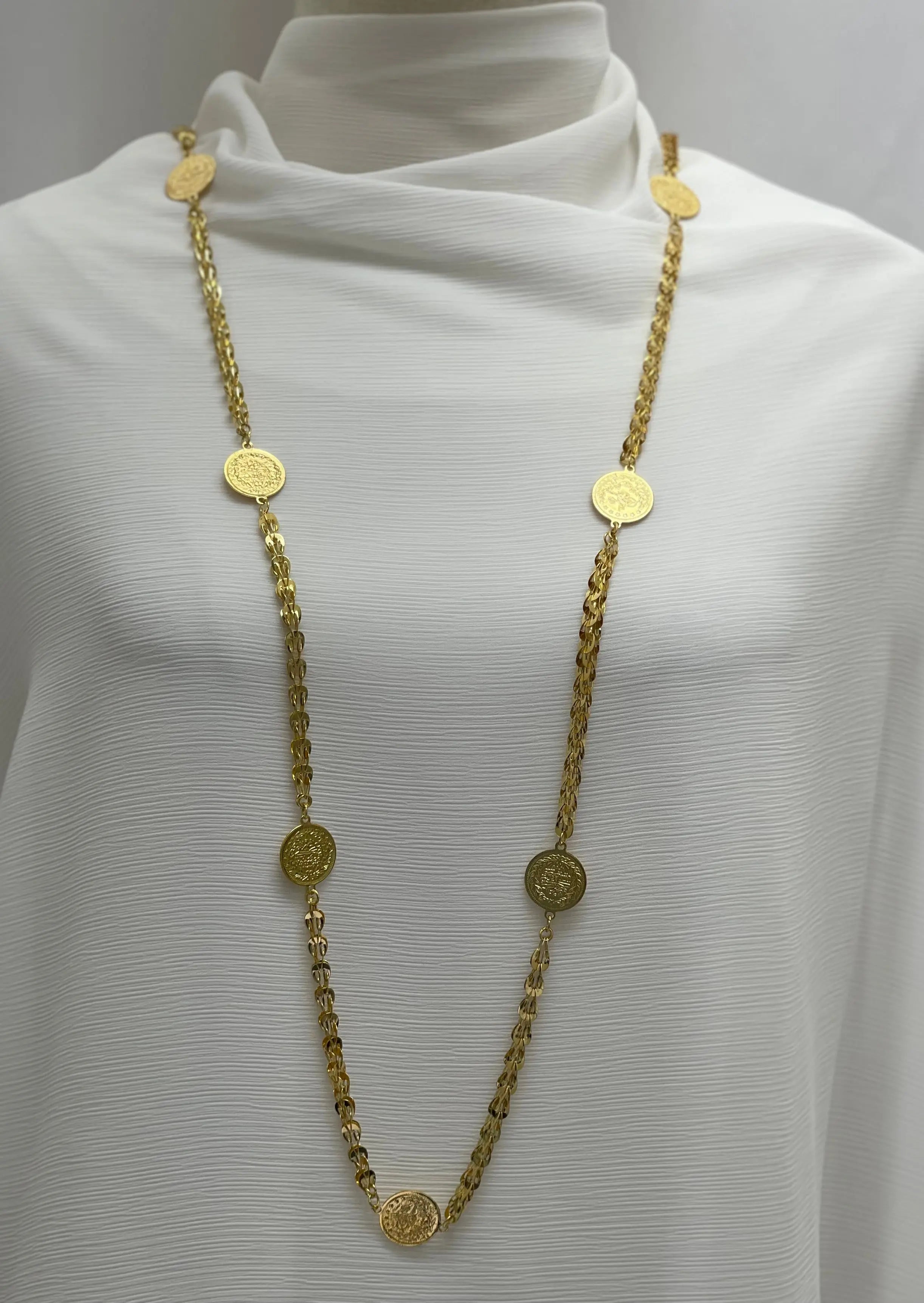 Ultimate Comfort: Randaly With Lairas Long Palestinian Elegance