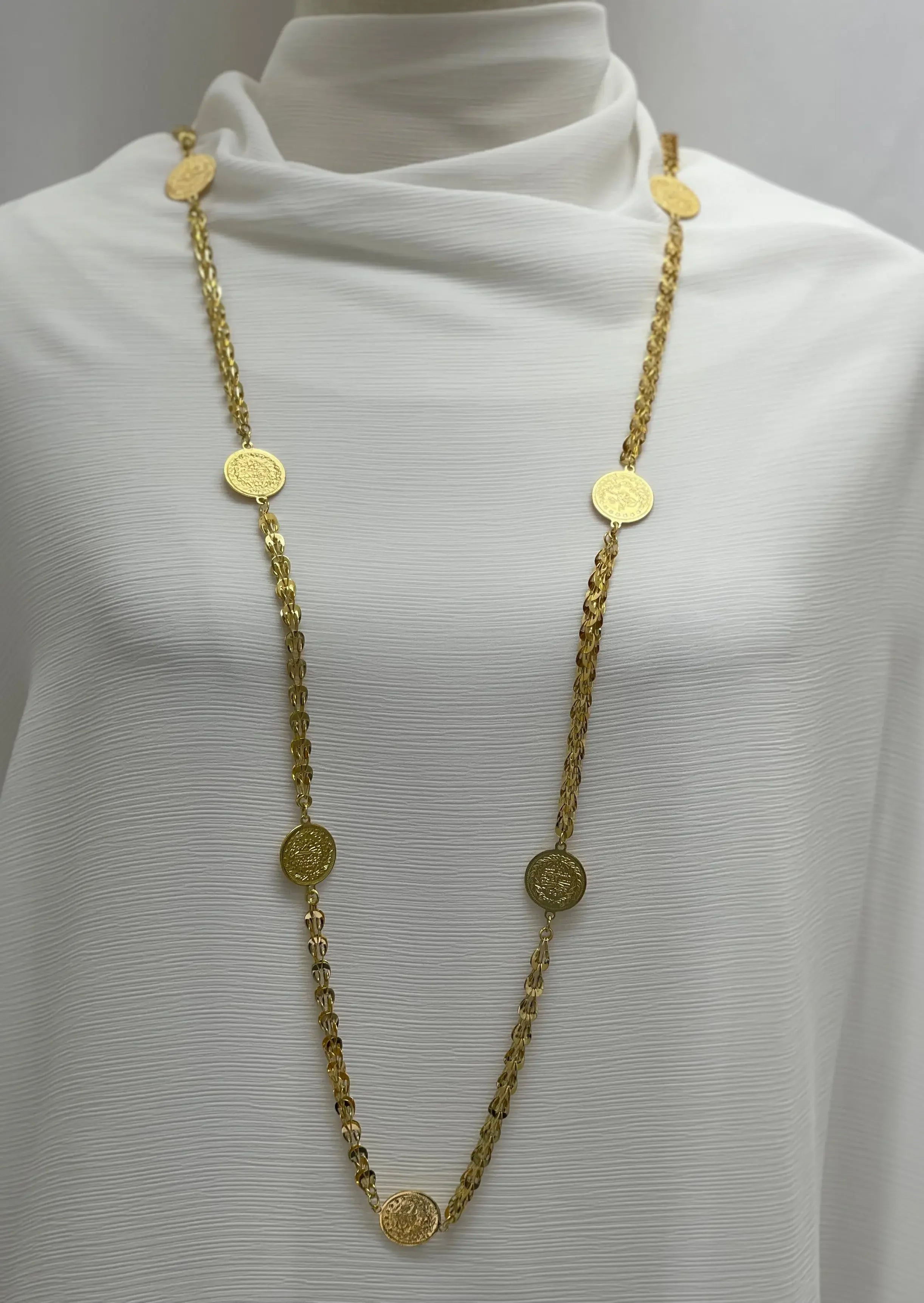 Ultimate Comfort: Randaly With Lairas Long Palestinian Elegance