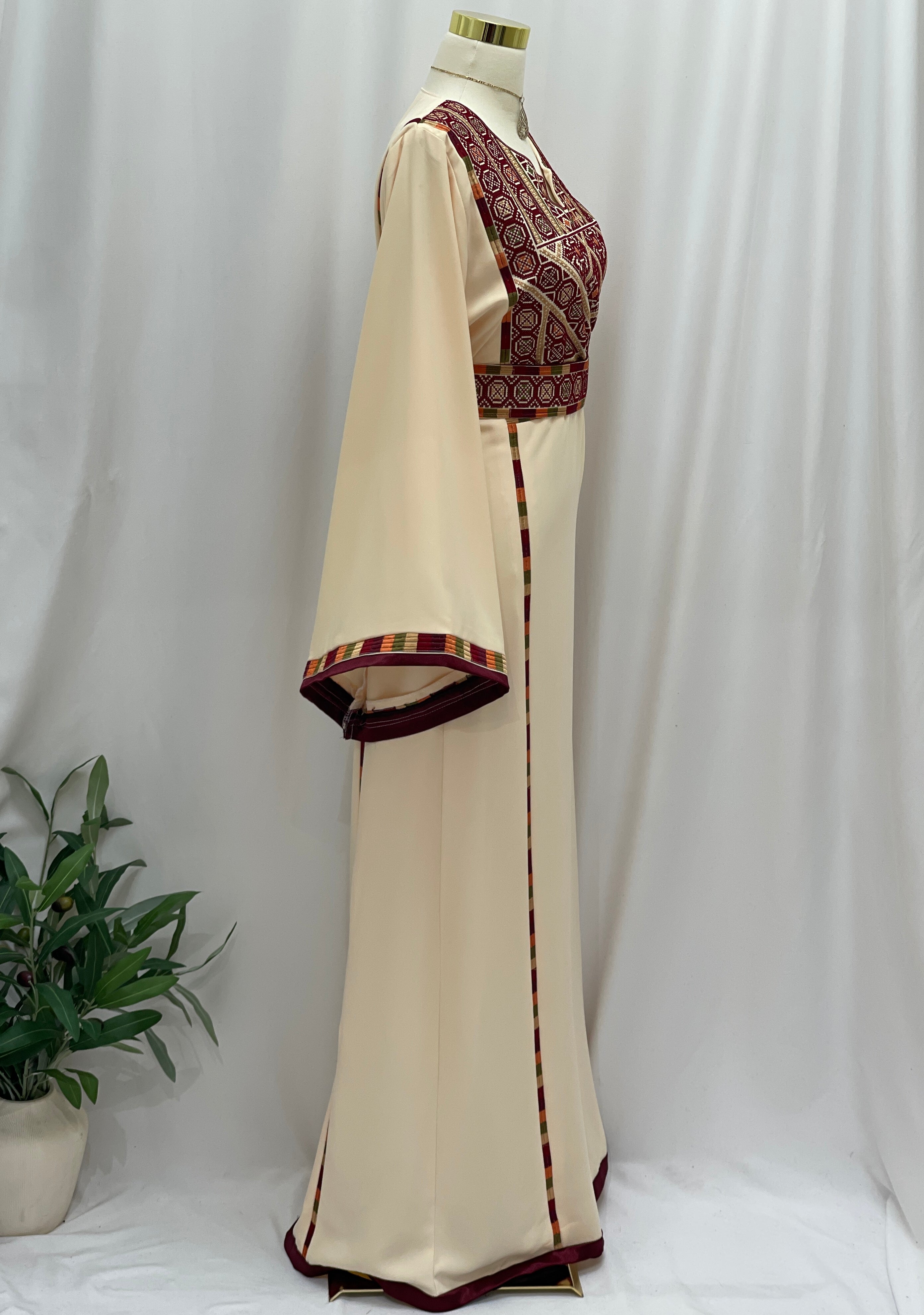 Manajel Embroidered Classic Thobe