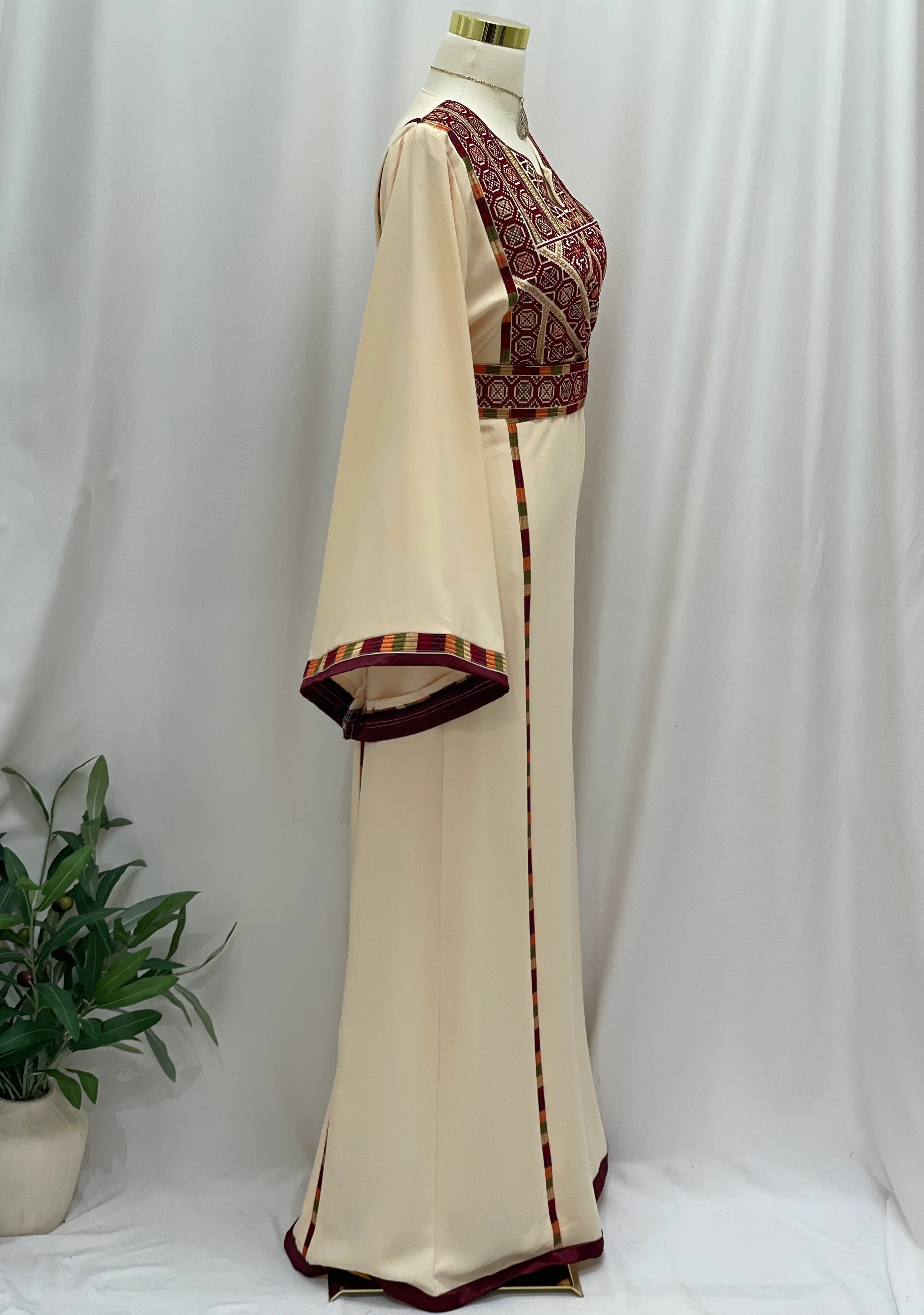 Manajel Embroidered Classic Thobe