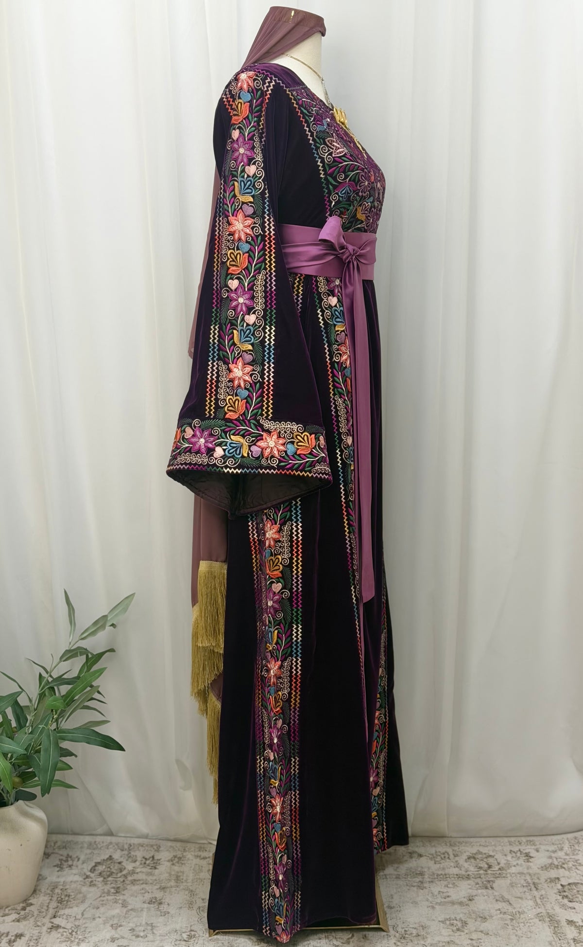 Noul Embroidered Velvet Thobe