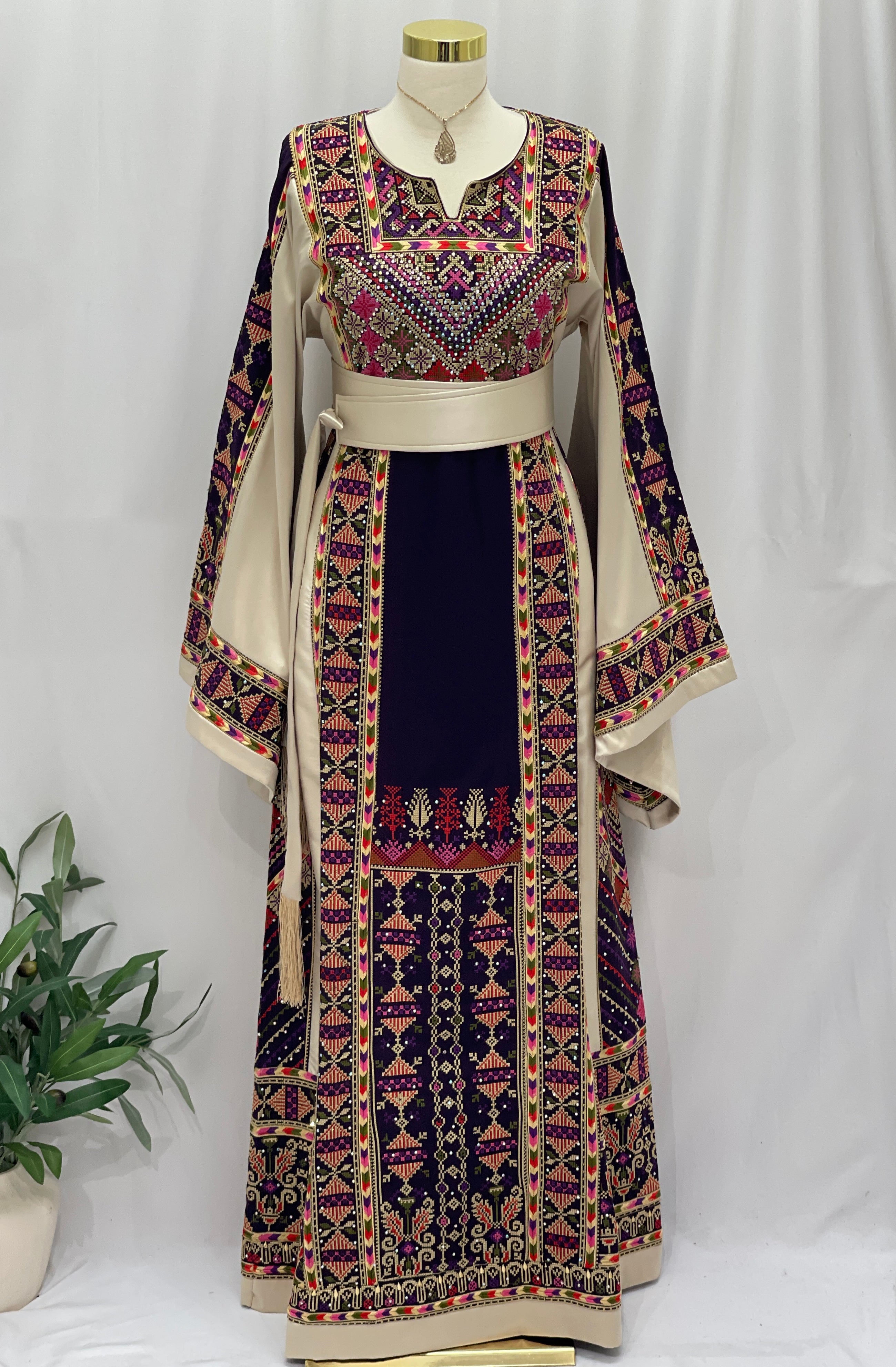 Diwan Embroidered Thoub | Elegant Heritage Palestinian Wear