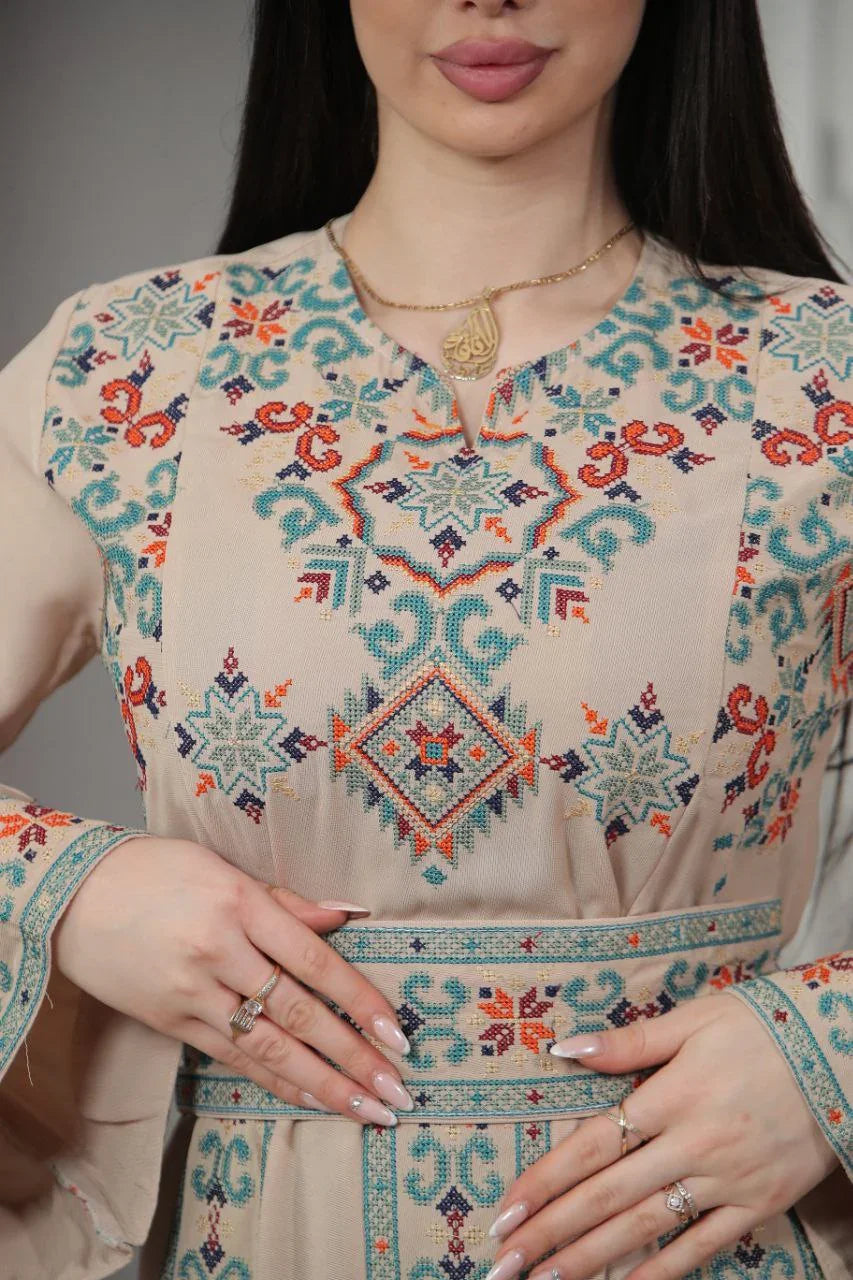 فستان فلسطيني مطرز – على الطراز التطرزي الكلاسيكي