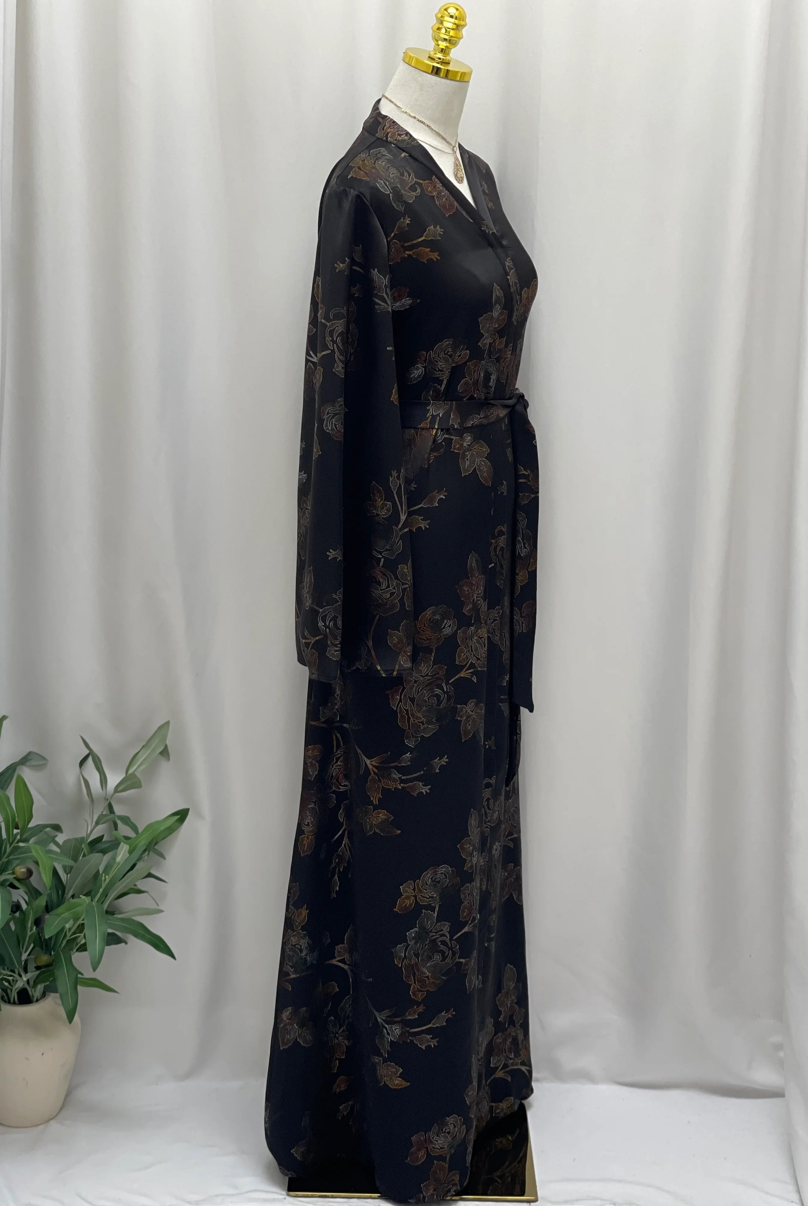 Golden Garden Abaya – Timeless Luxury & Grace