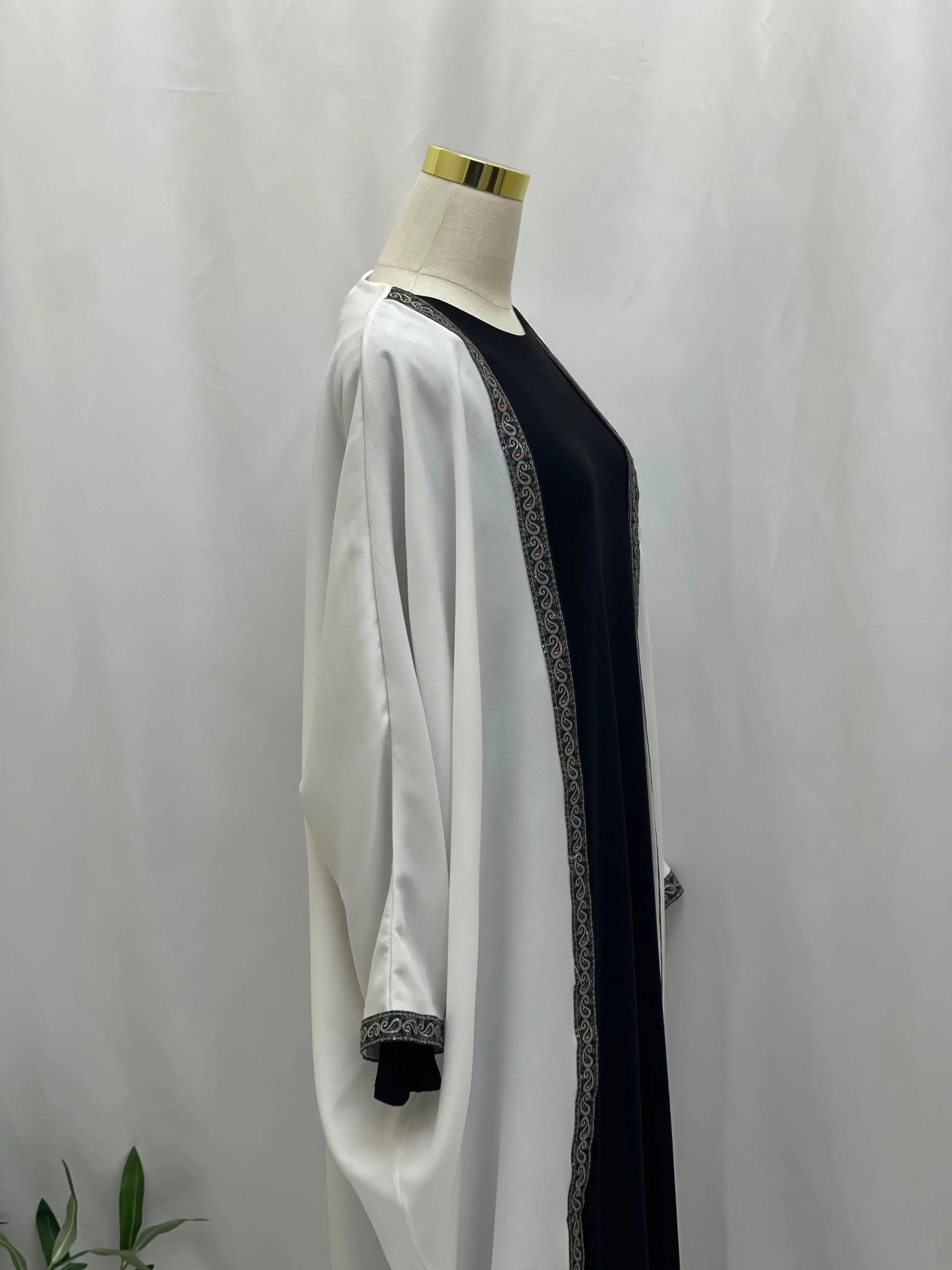 Versatile Elegance: Janna Cardigan Palestinian Elegance