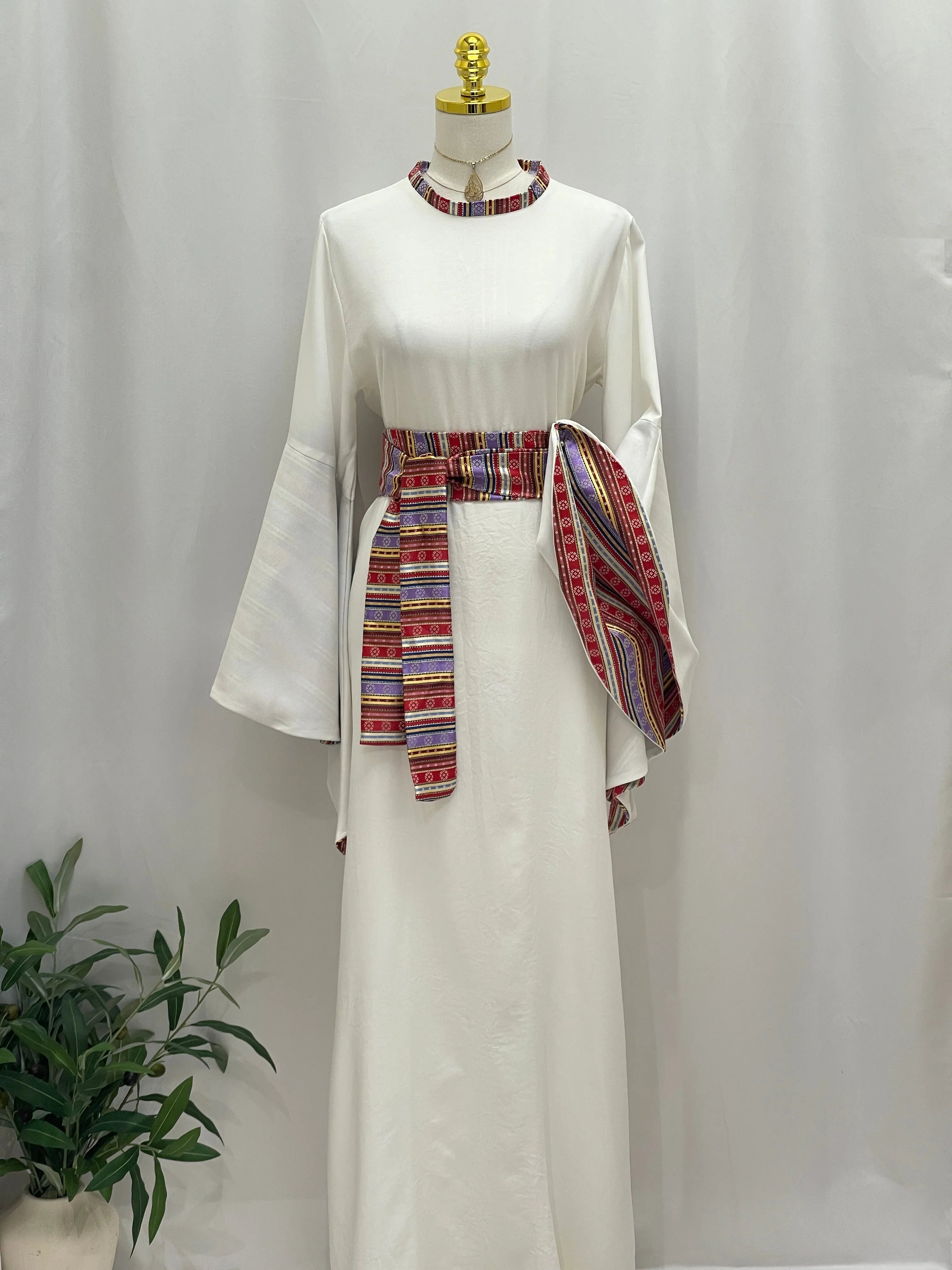 Al-Mais Thobe: A Perfect Choice For Everyday Wear or Special Occasions - Palestinian Elegance