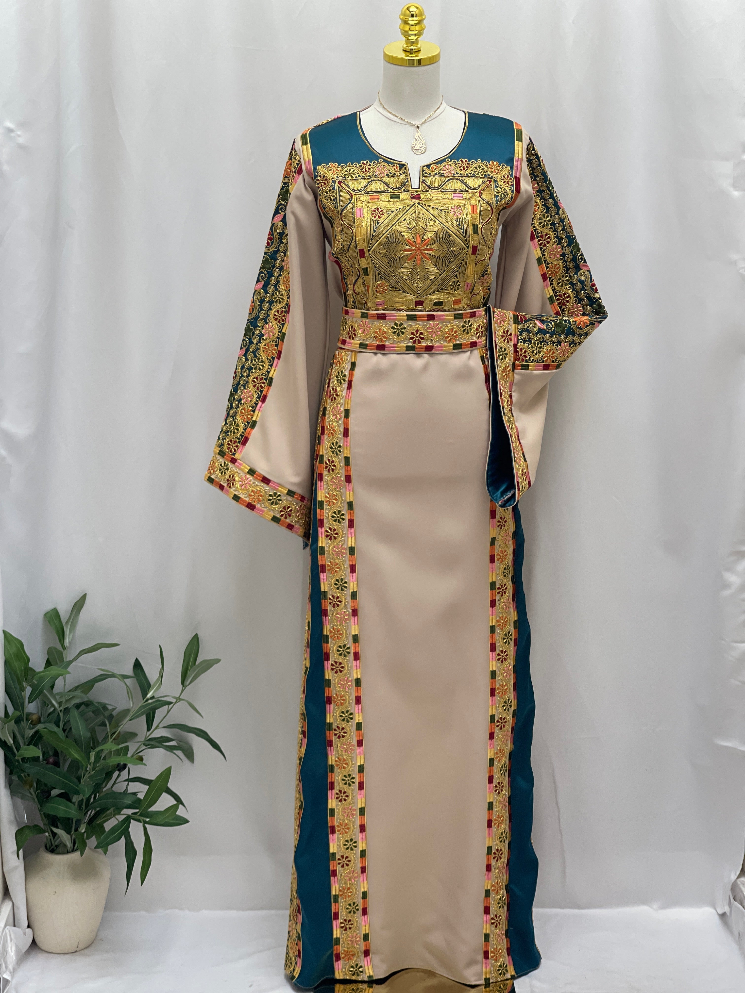 Al-Qasab Malaki Thobe That Blends Authenticity and Elegance - Palestinian Elegance