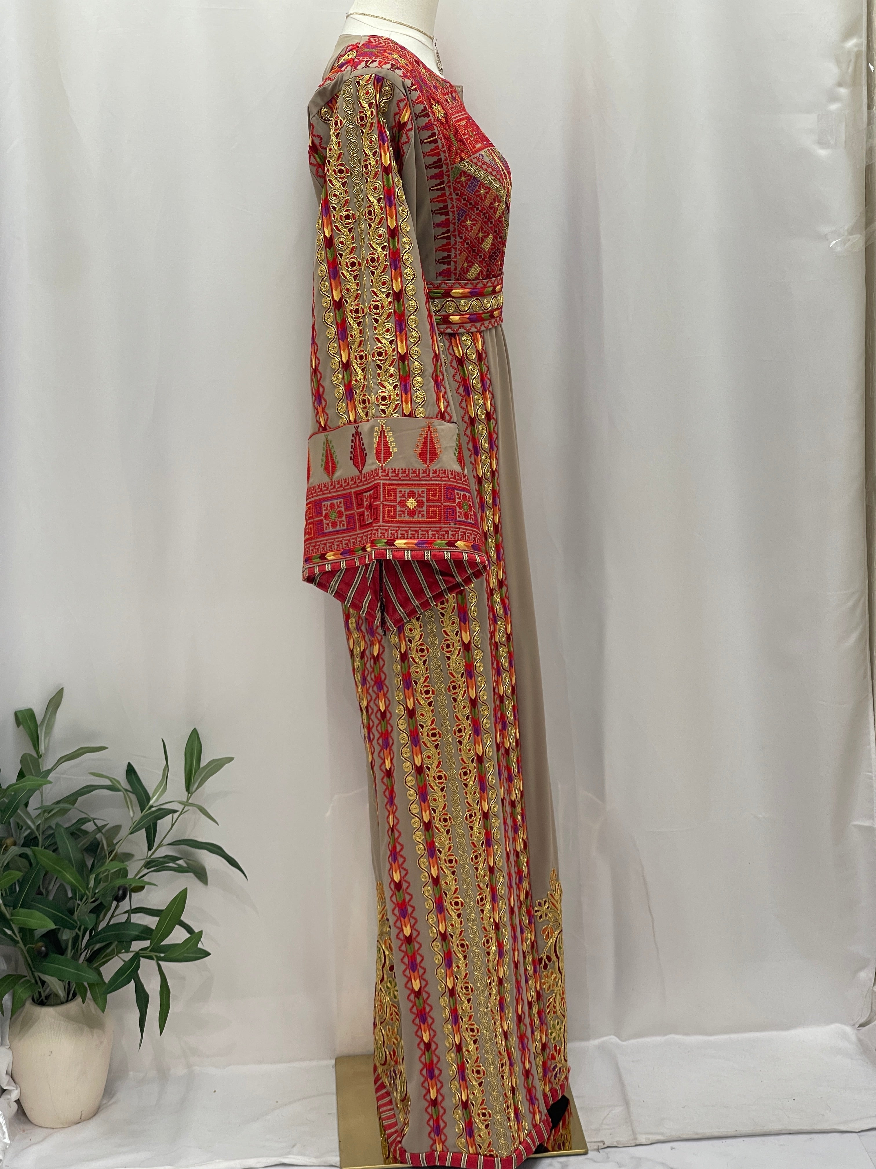 Almajed Embroidered Thoub: A Timeless Piece That Embodies Elegance And Majesty Palestinian Elegance