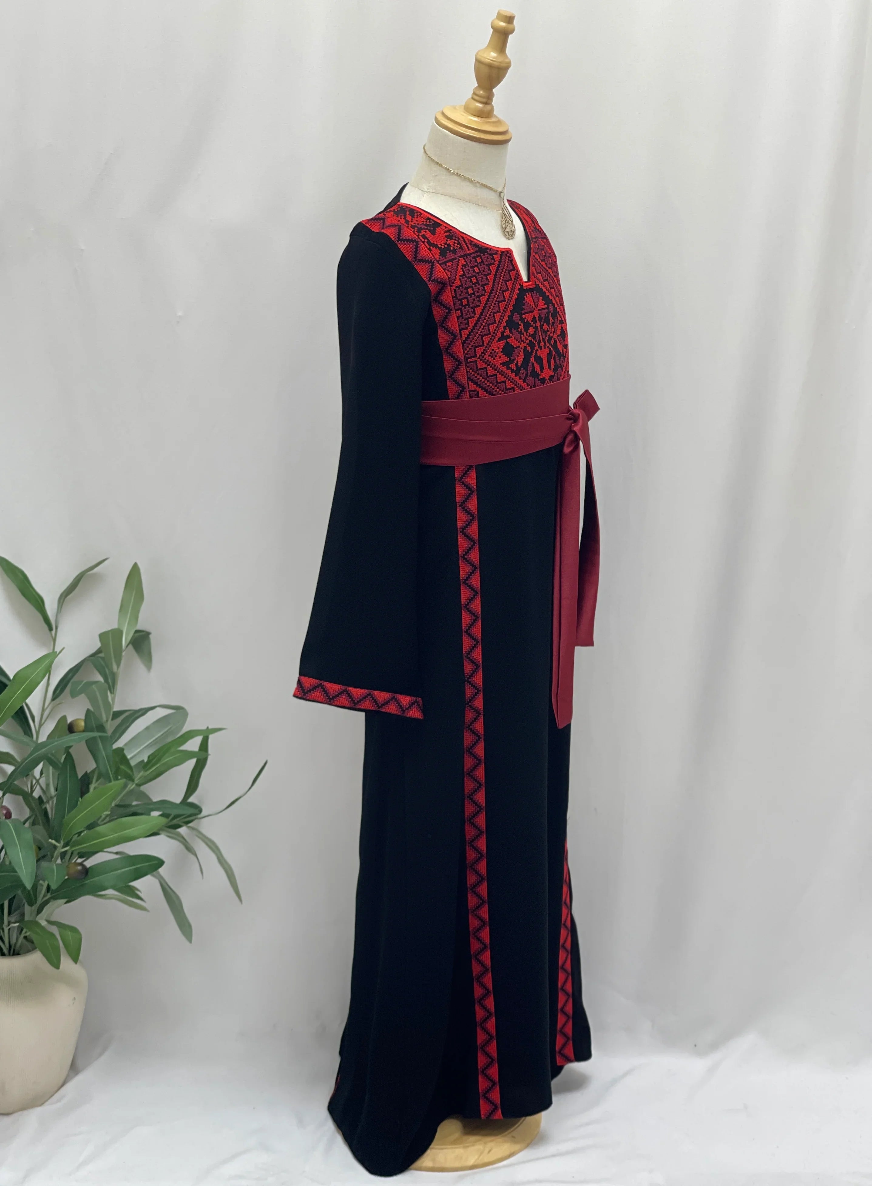 Soft Heritage Embroidered Girls Thobe