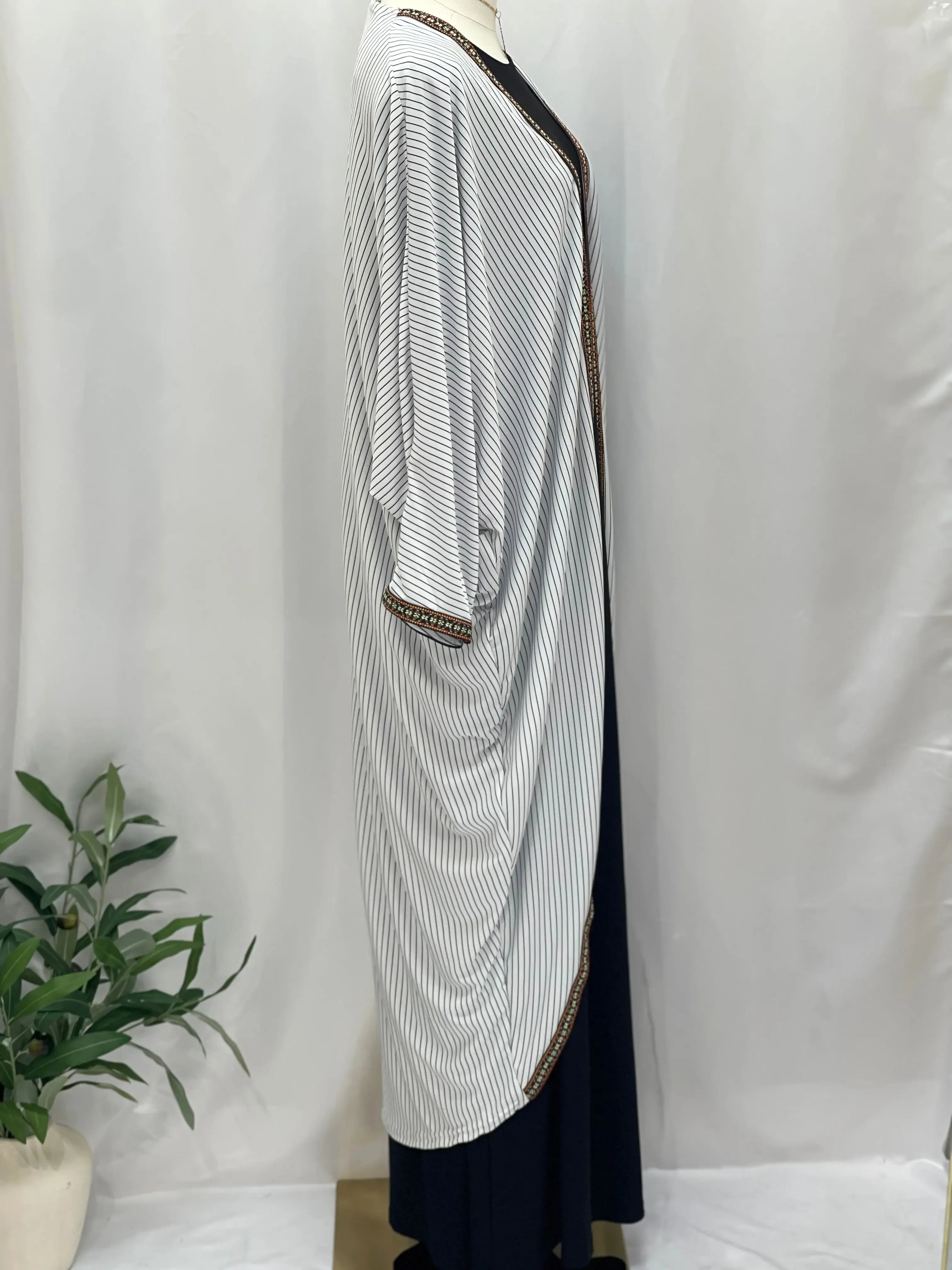Timeless Sophistication: Jawaher Cardigan Palestinian Elegance