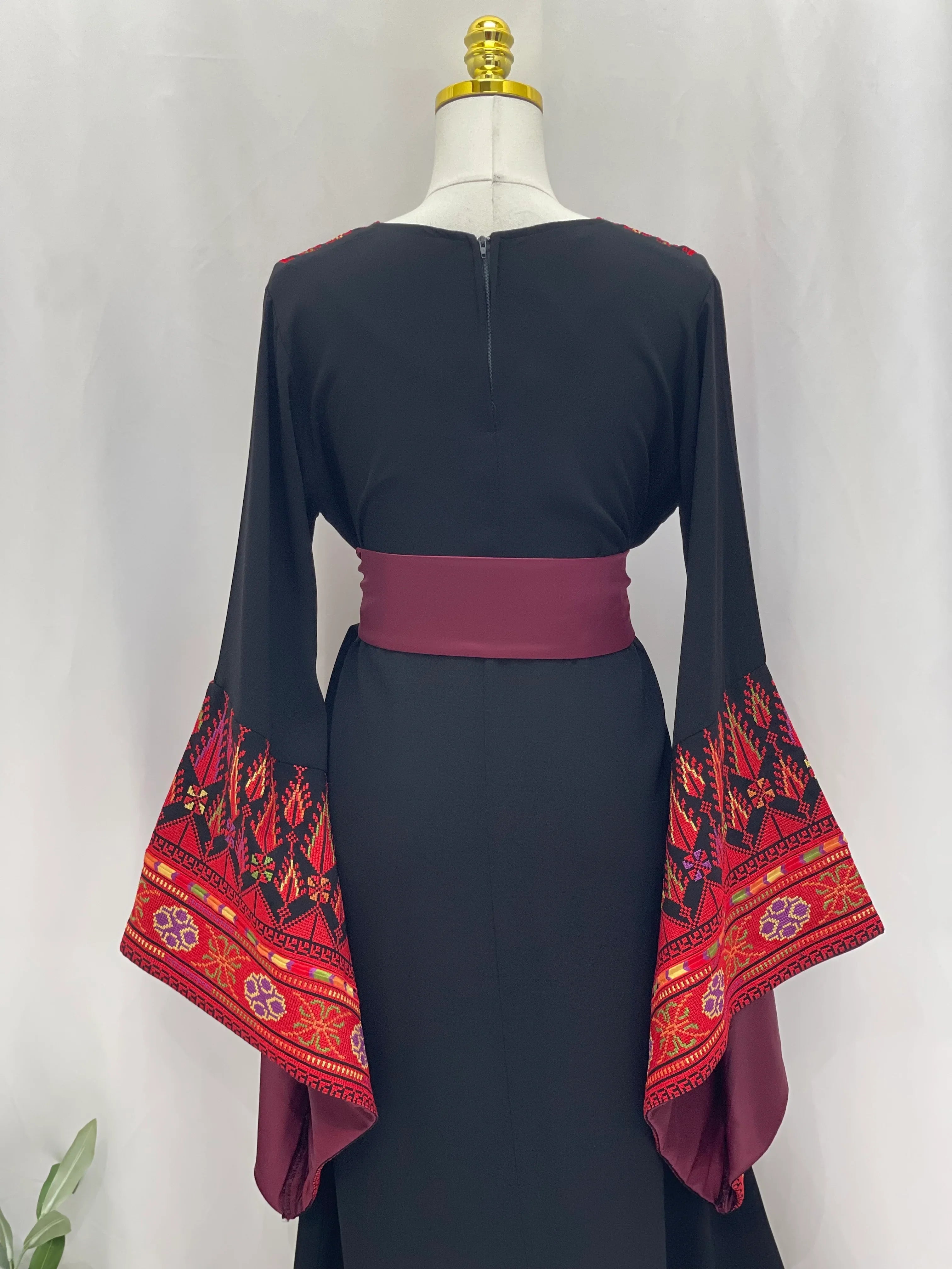 Elegant Embroidered Thoub – Sophisticated Tradition & Modern Luxury - Palestinian Elegance