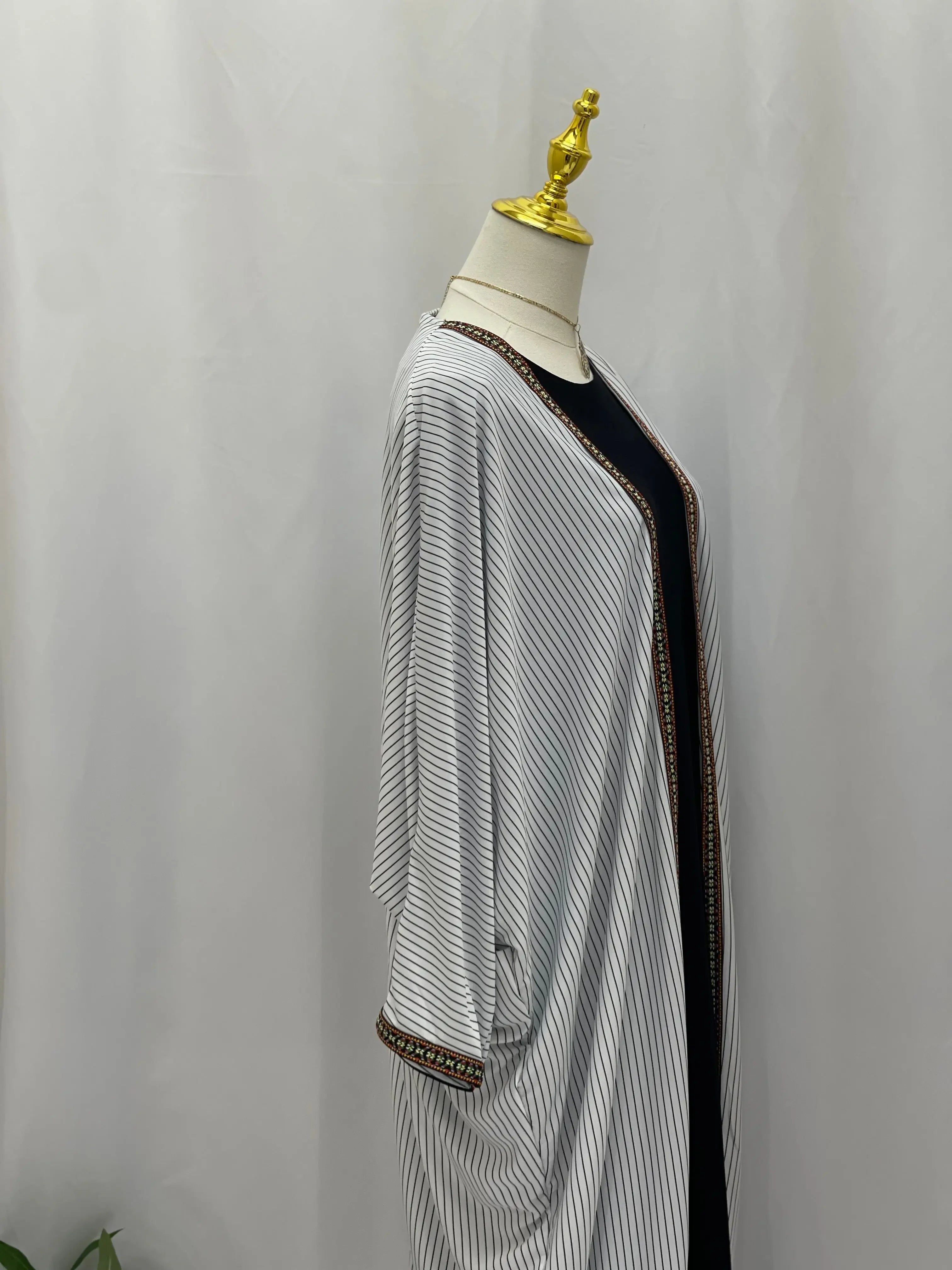 Timeless Sophistication: Jawaher Cardigan Palestinian Elegance