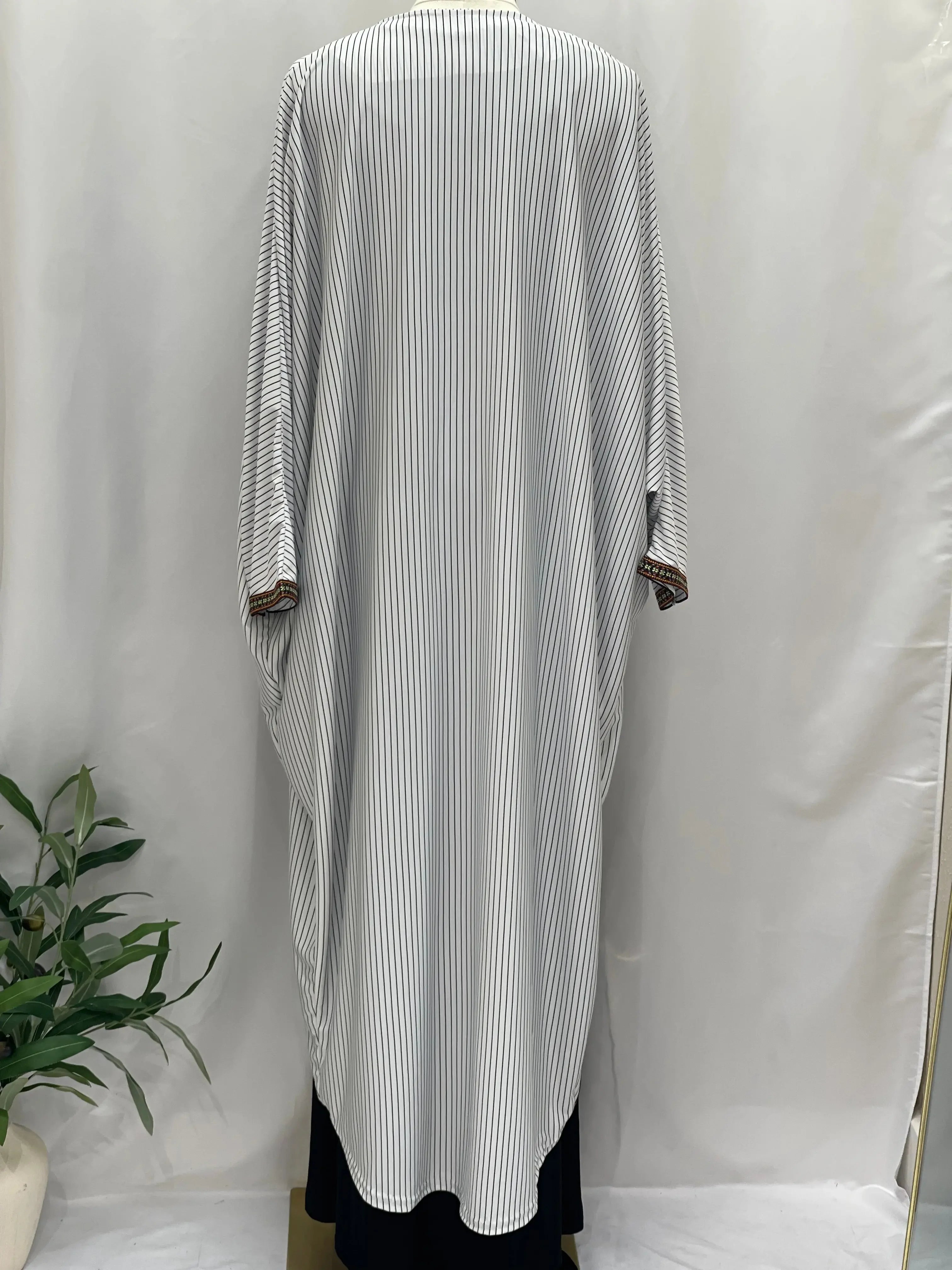 Timeless Sophistication: Jawaher Cardigan Palestinian Elegance