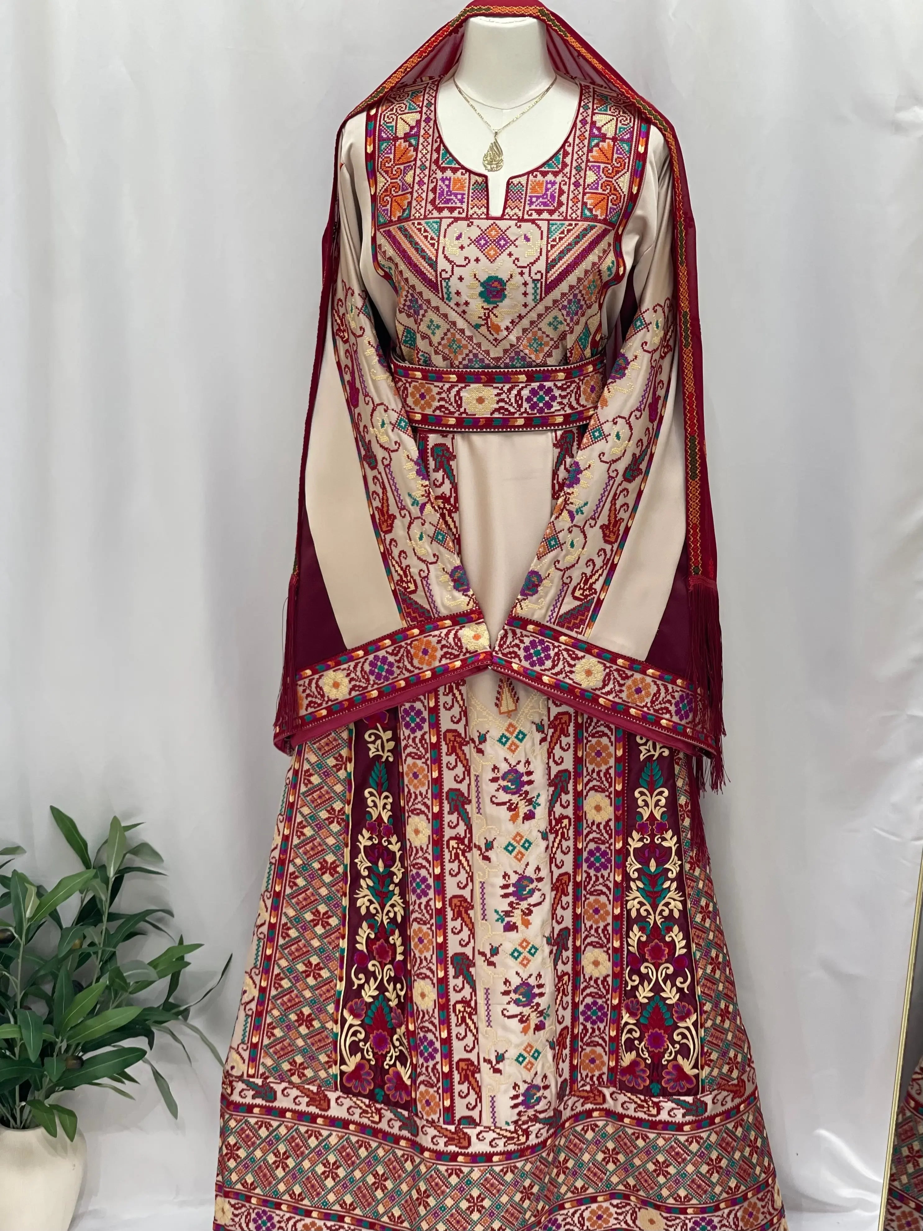 Opulent Elegance: New Luxury Embroidered Thoub Palestinian Elegance