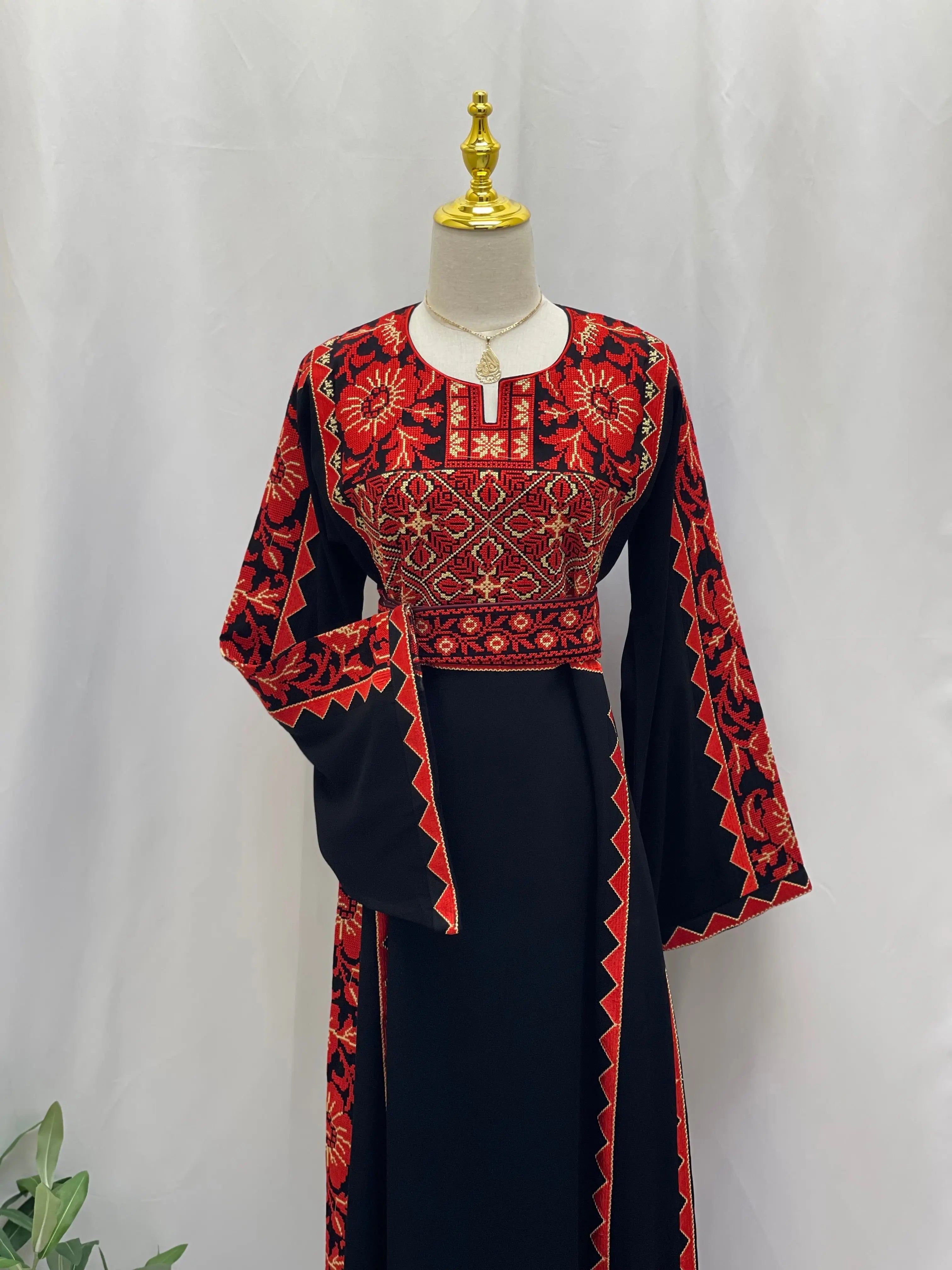 Modern Style Embroidered Thoub Palestinian Elegance