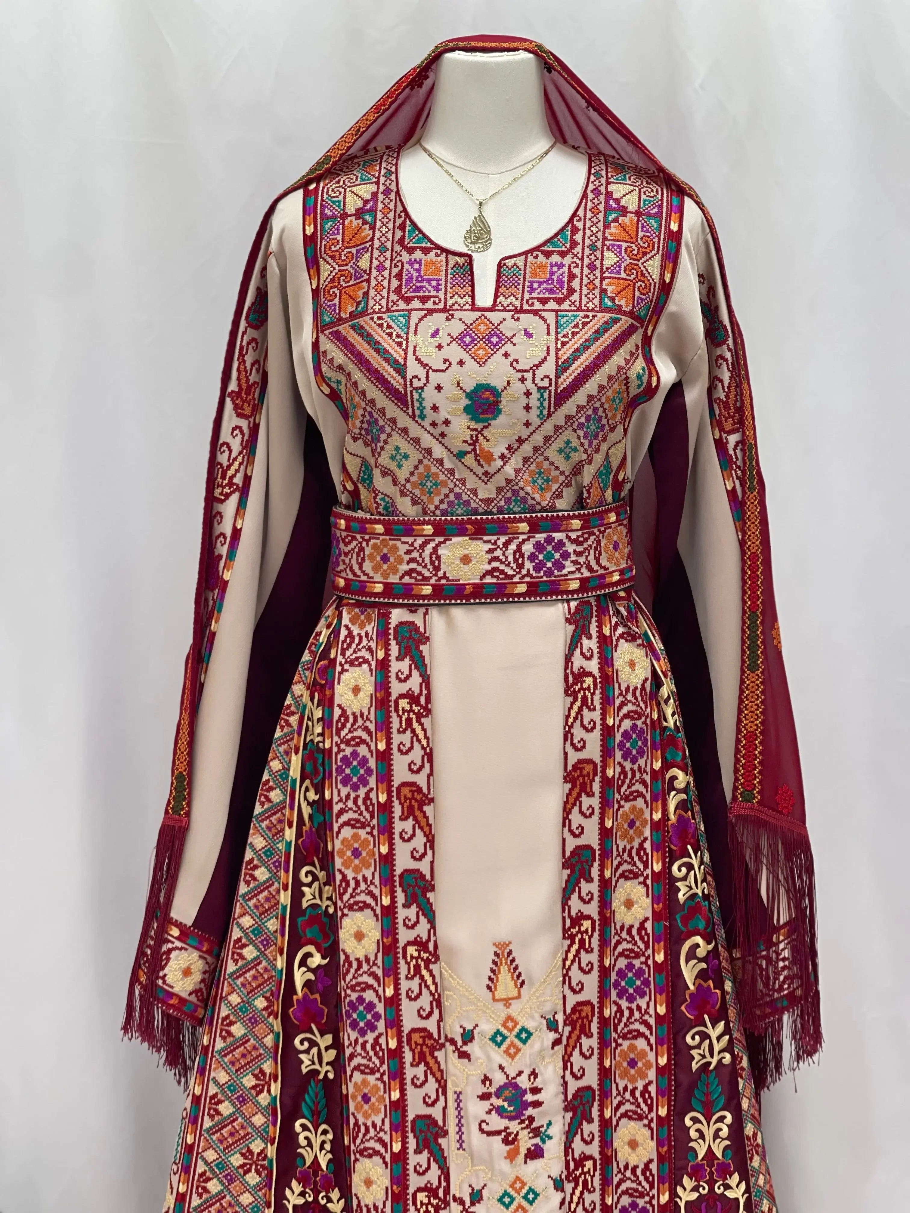 Opulent Elegance: New Luxury Embroidered Thoub Palestinian Elegance