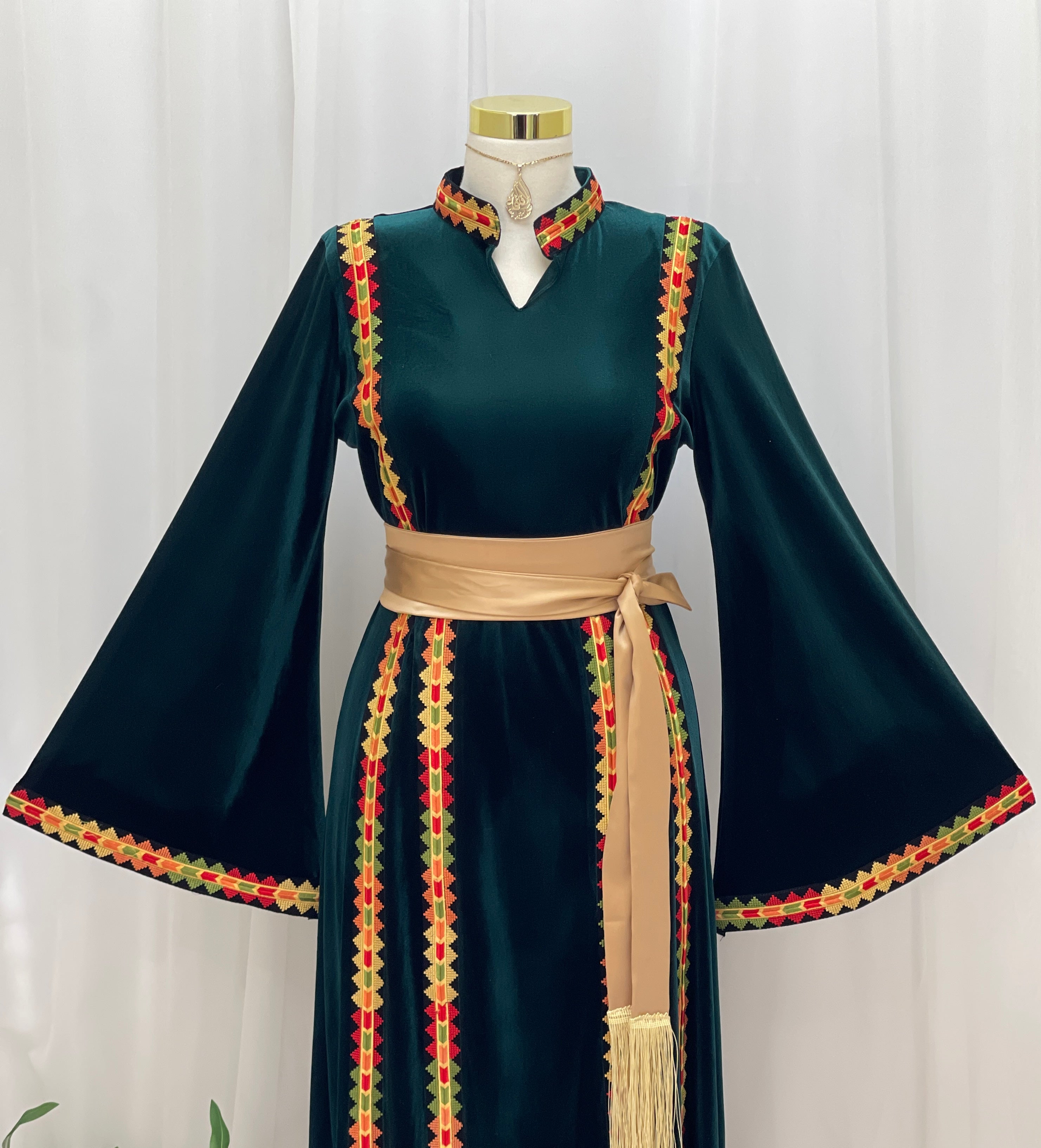 Manajel Grace Velvet Thobe