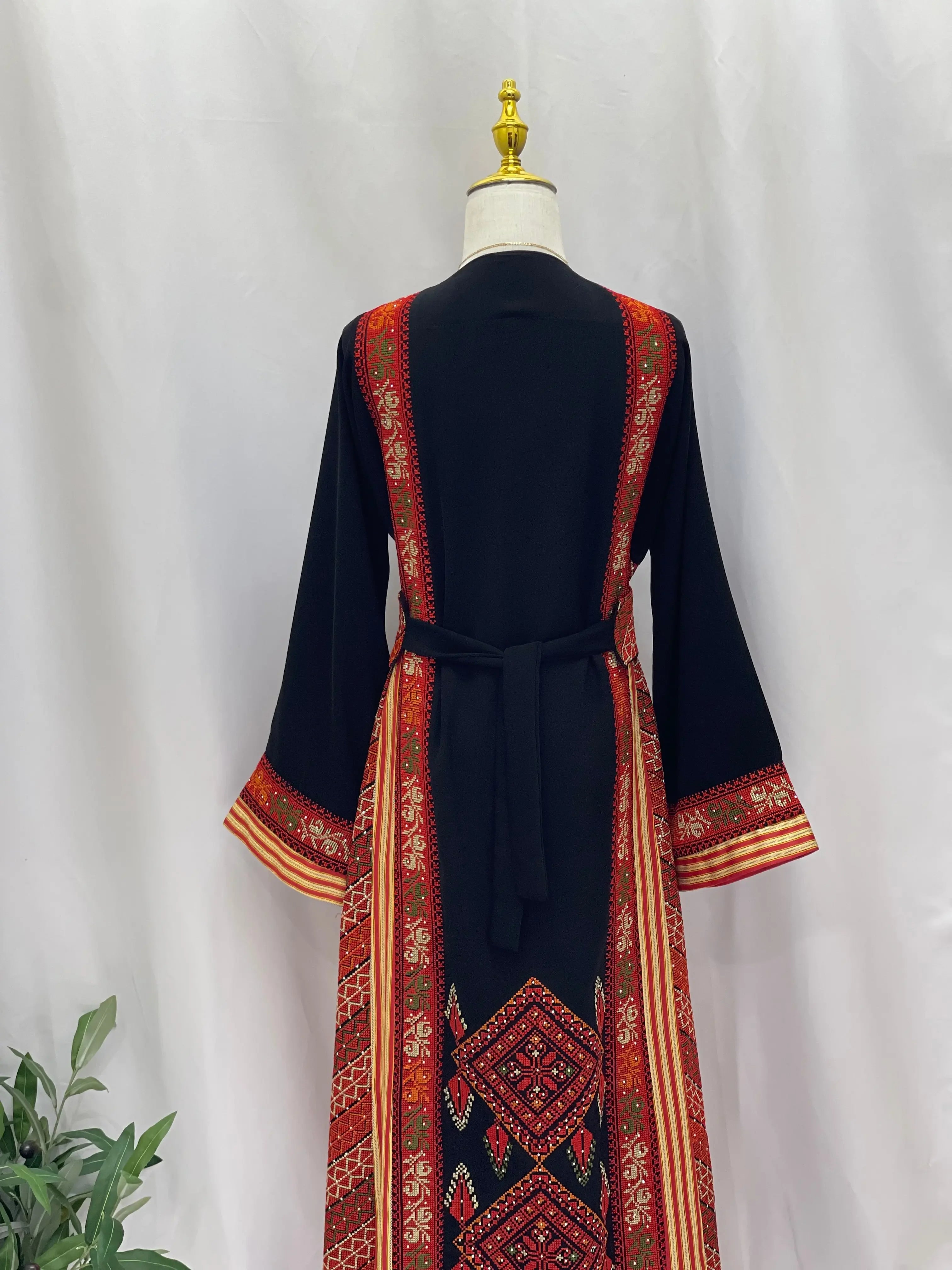 Salma Embroidery Thoub: Elegance and Exquisite Craftsmanship Palestinian Elegance