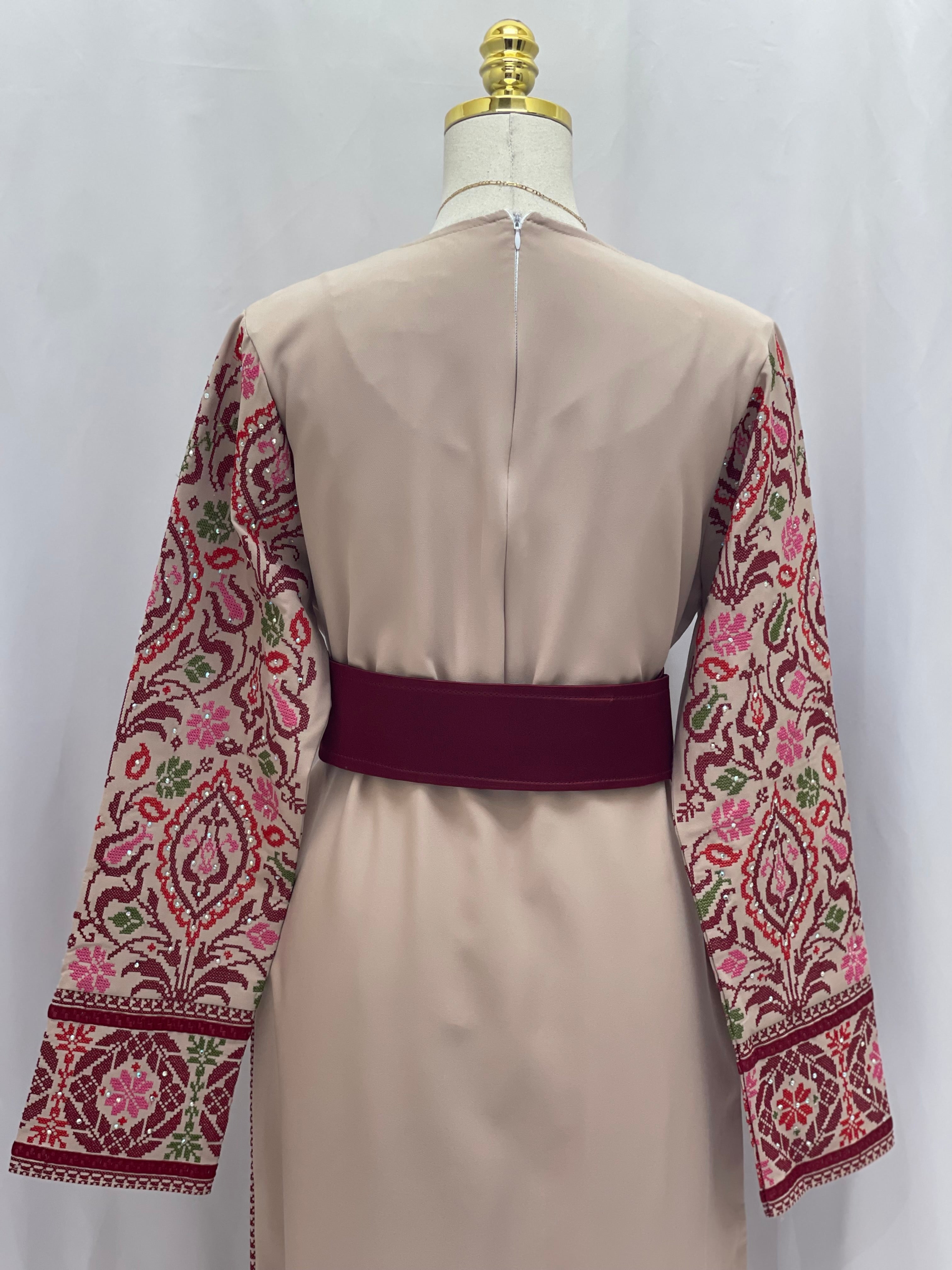 Bride of Roses Thobe in beige with embroidered sleeves and a matching belt