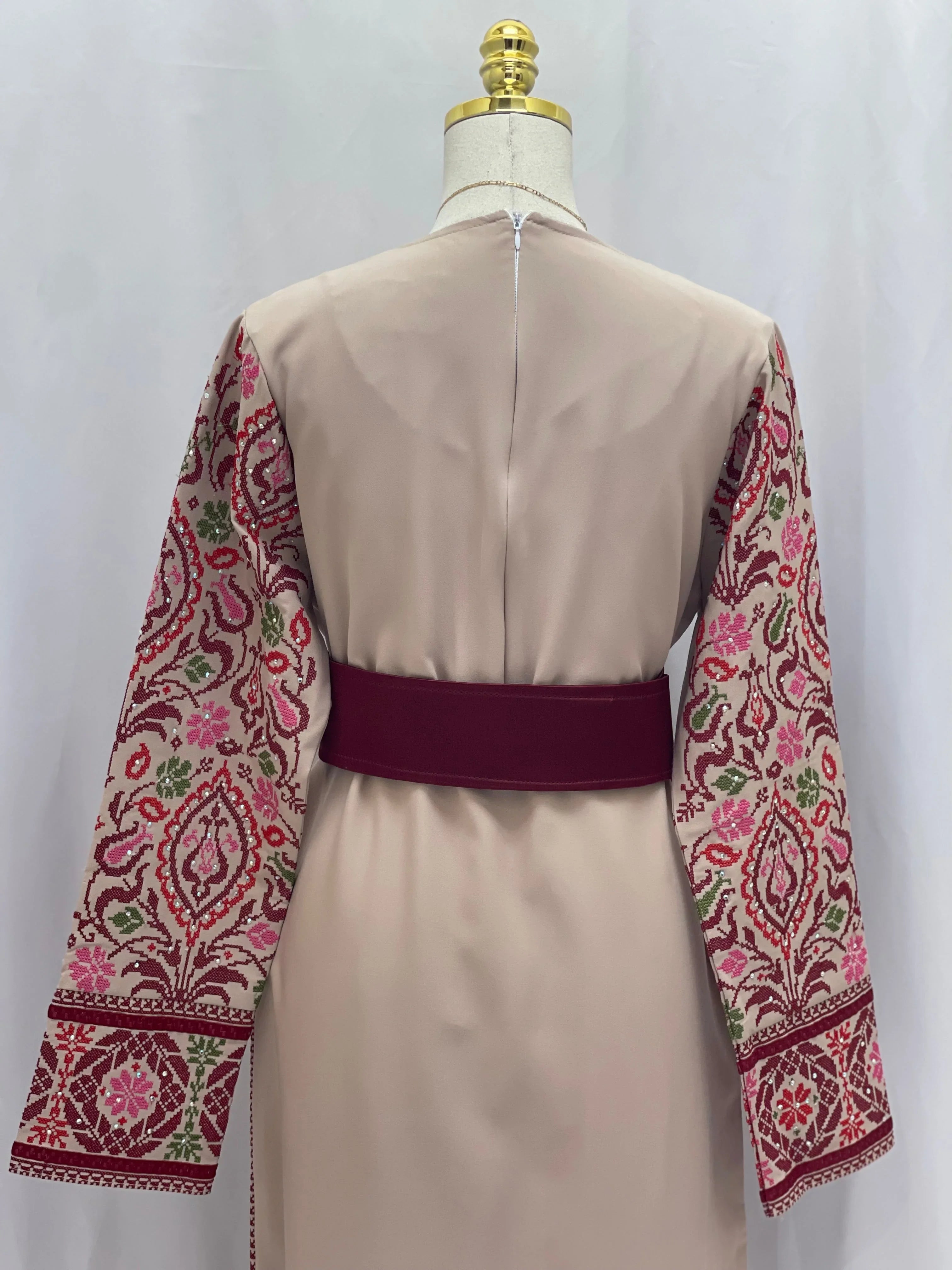 Bride of Roses Thobe in beige with embroidered sleeves and a matching belt