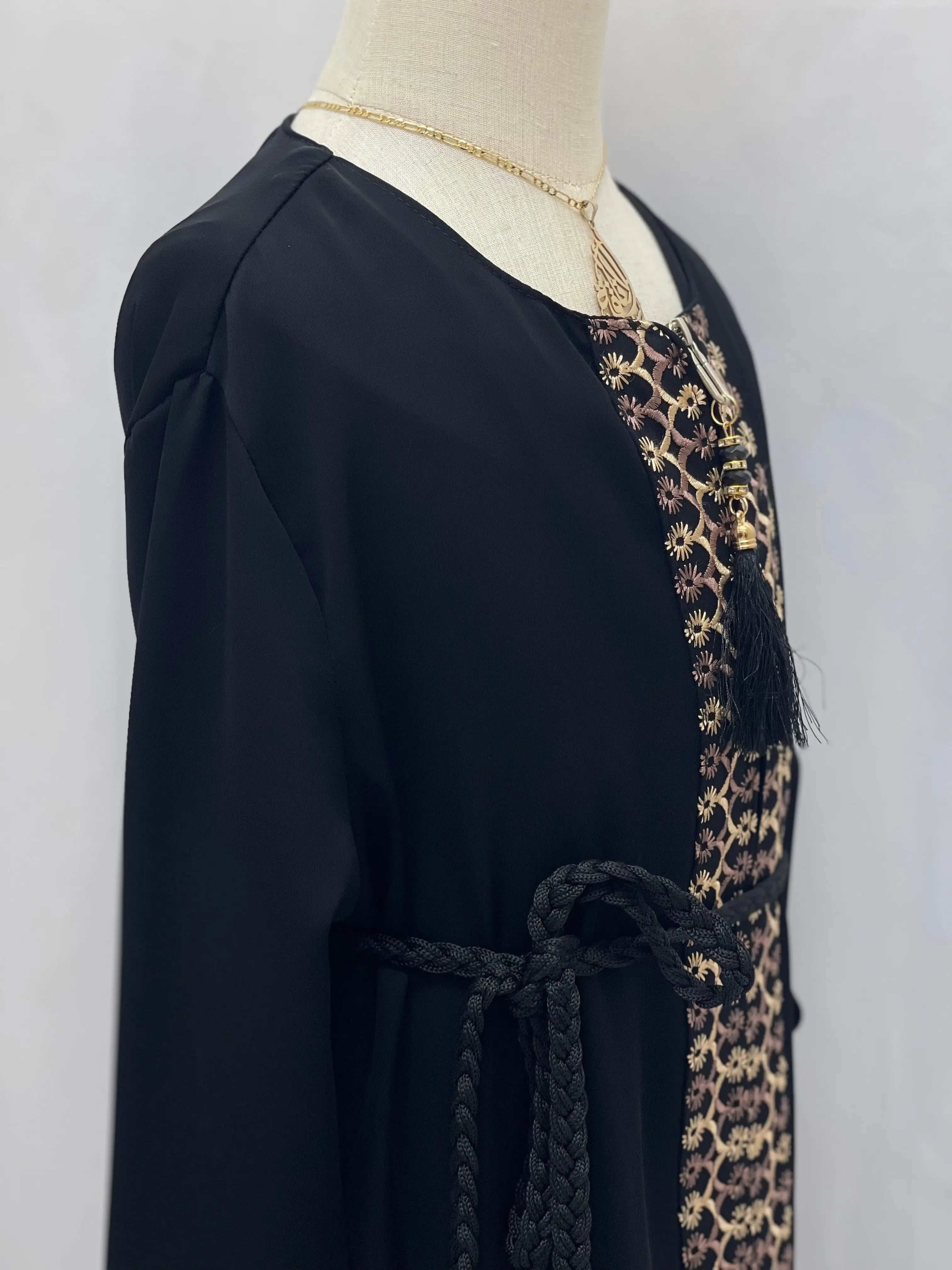 Elegance and Modesty: Princess Ramadan Abaya Palestinian Elegance