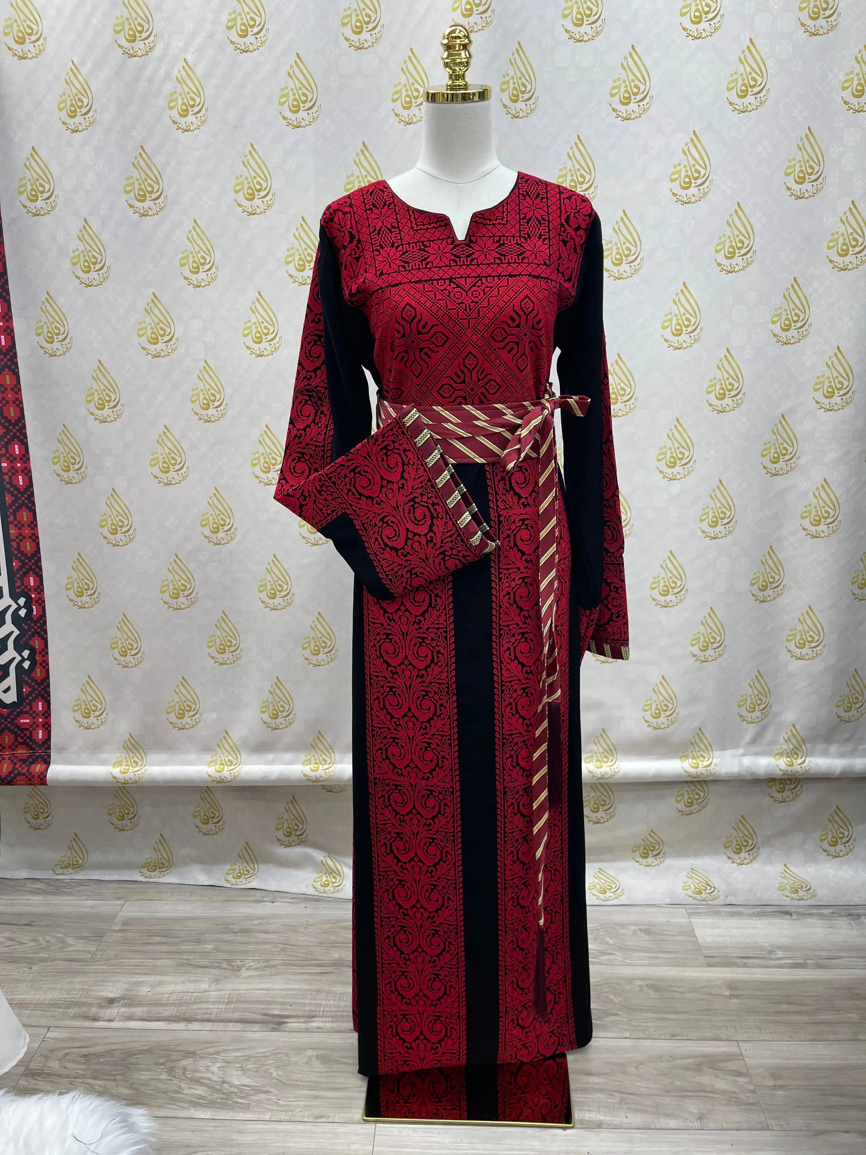 Traditional Thoub with Siti Embroidery: Expert Craftsmanship and Cultural Elegance Palestinian Elegance
