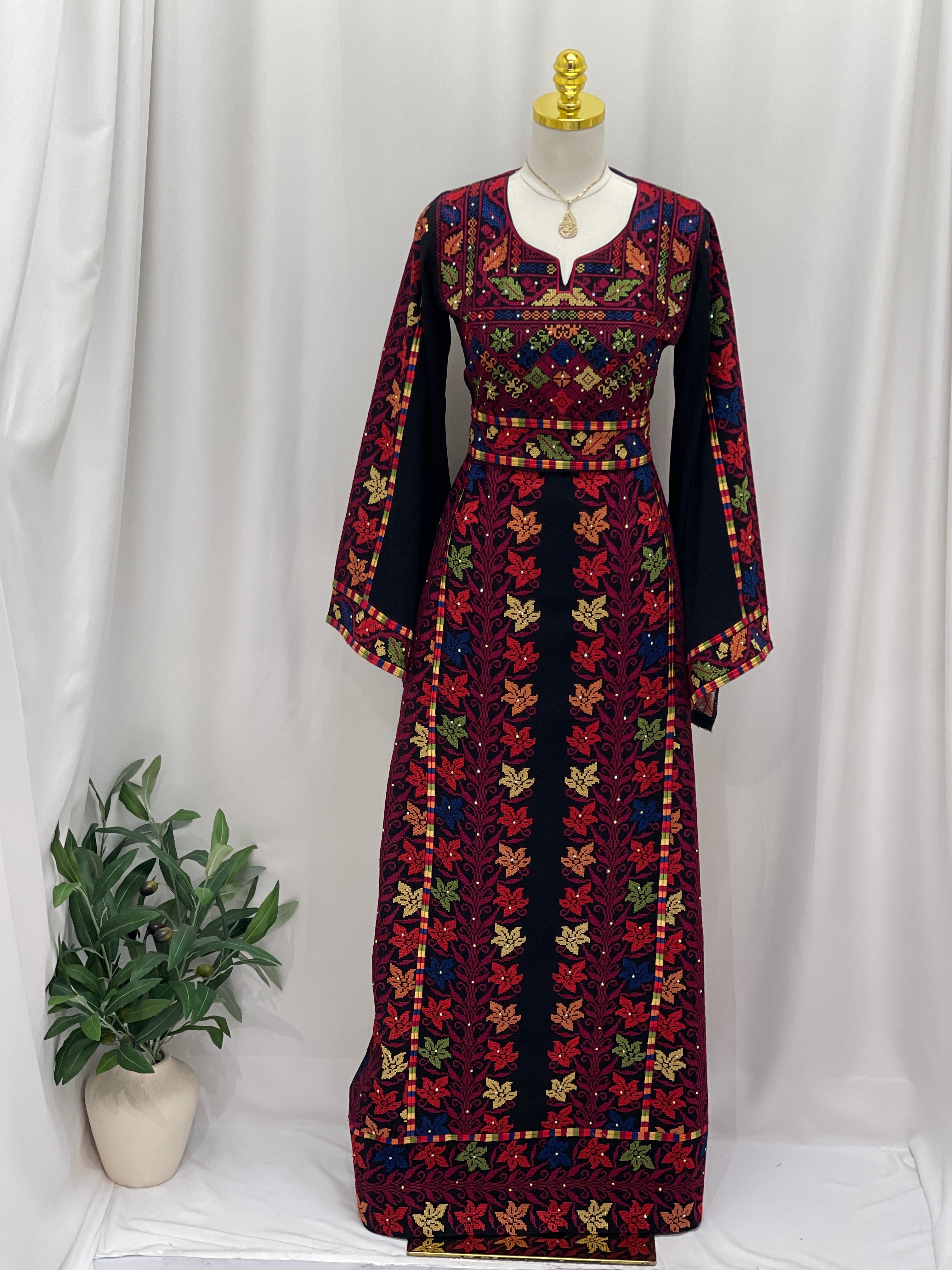 Thobe Zharat Al-Falasteen