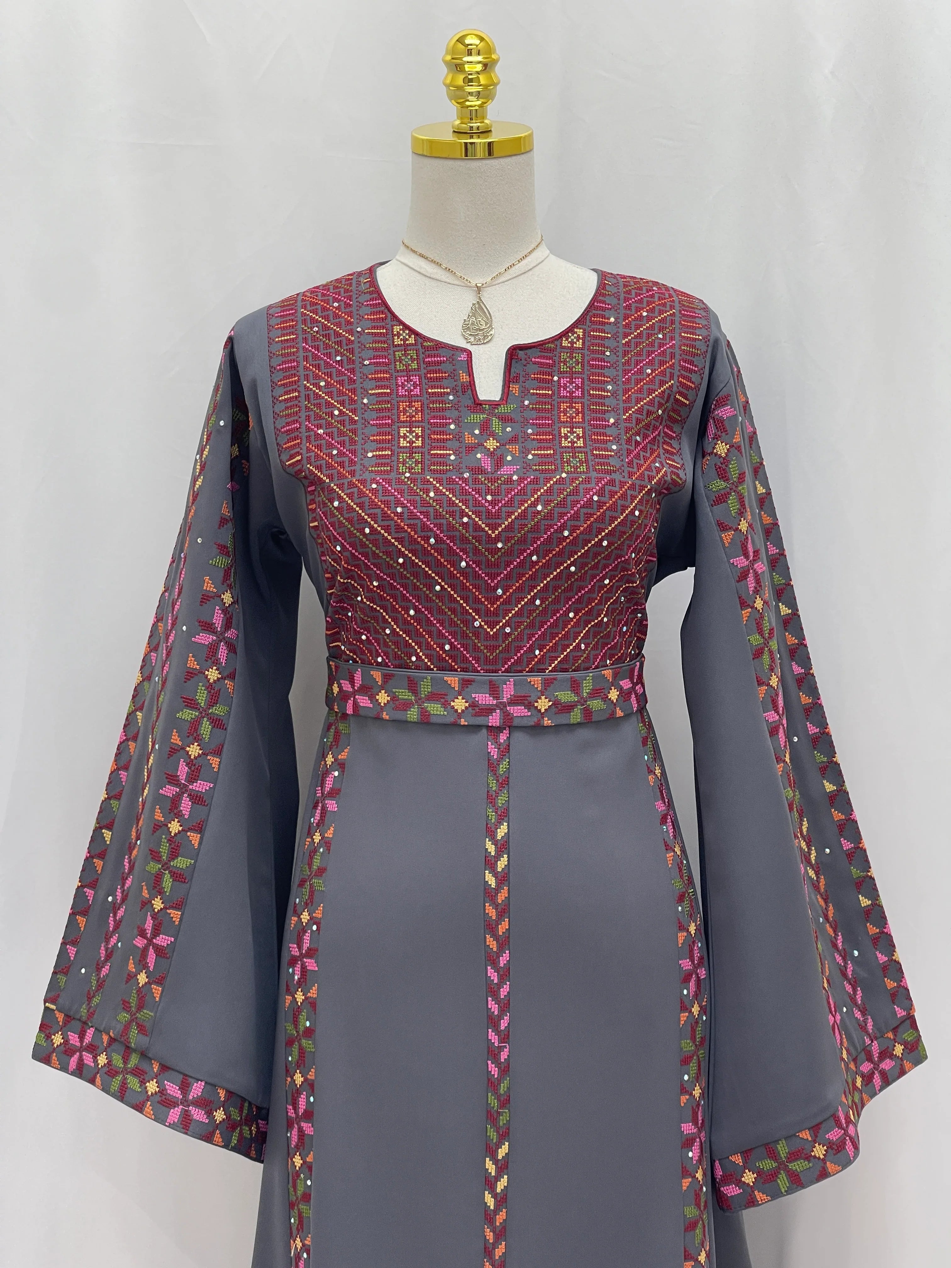 ثوب فلسطيني مطرز بسيط – زي تاتريز تقليدي