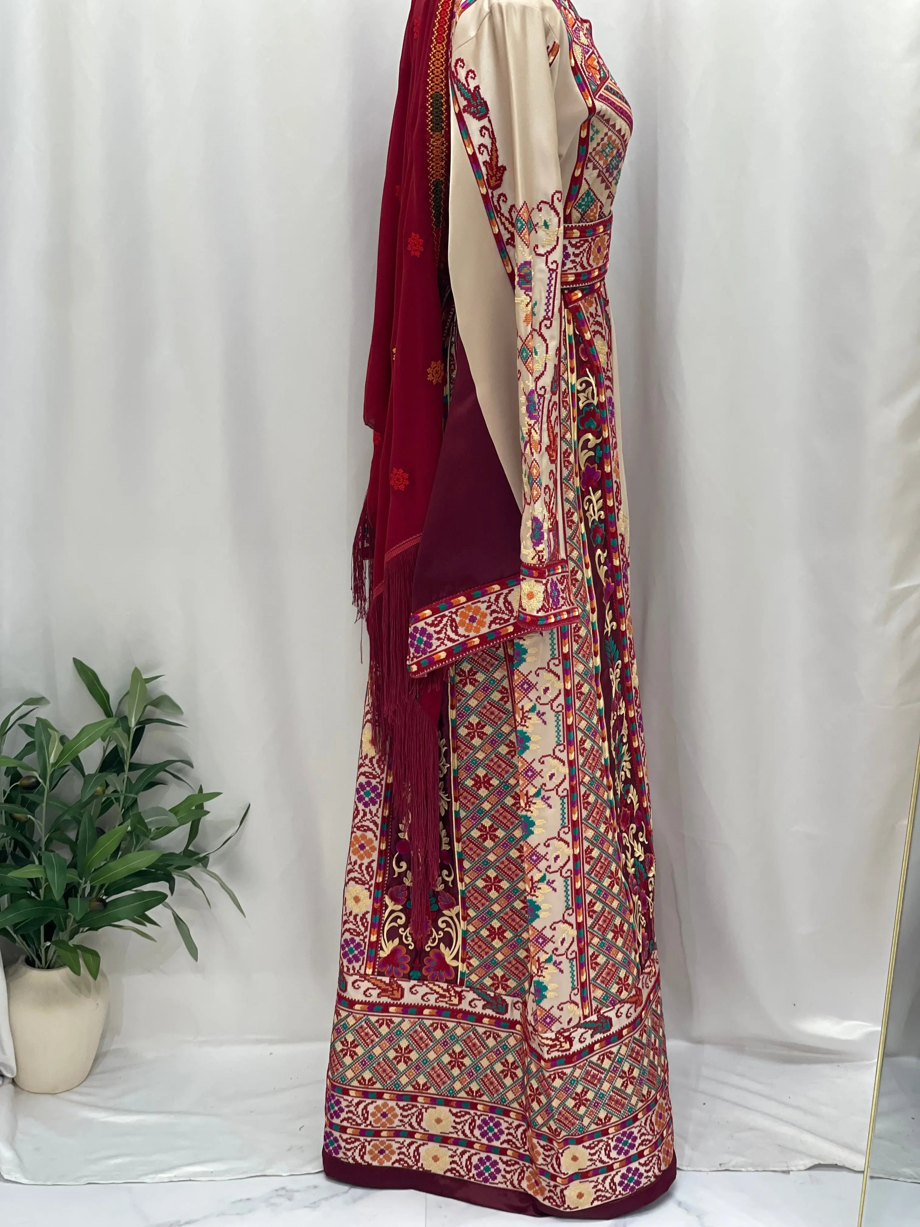 Opulent Elegance: New Luxury Embroidered Thoub Palestinian Elegance