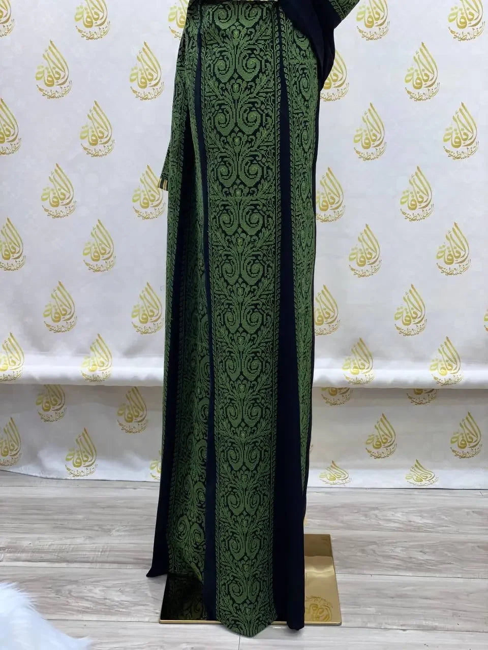 Traditional Thoub with Siti Embroidery: Expert Craftsmanship and Cultural Elegance Palestinian Elegance